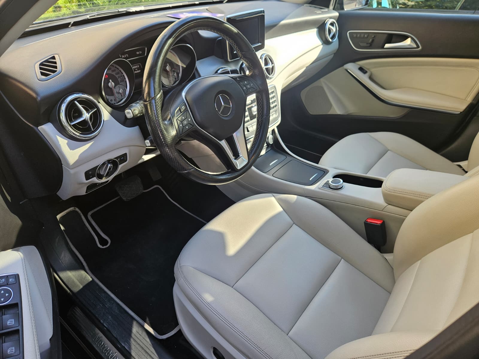 MERCEDES-BENZ GLA 200 CDI EC-image-1