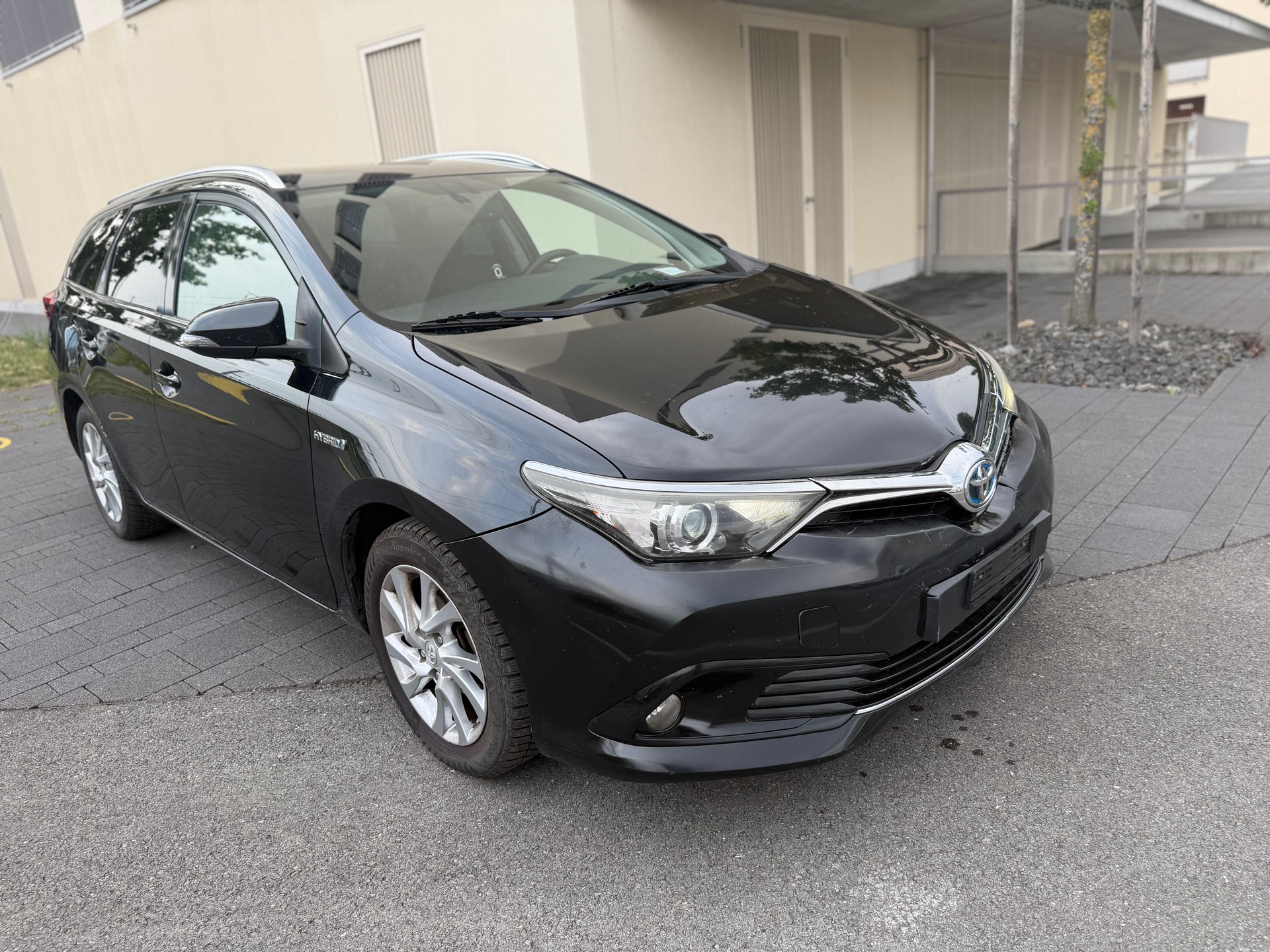 TOYOTA Auris Touring Sports 1.8 HSD Swiss Trend e-CVT-image-4