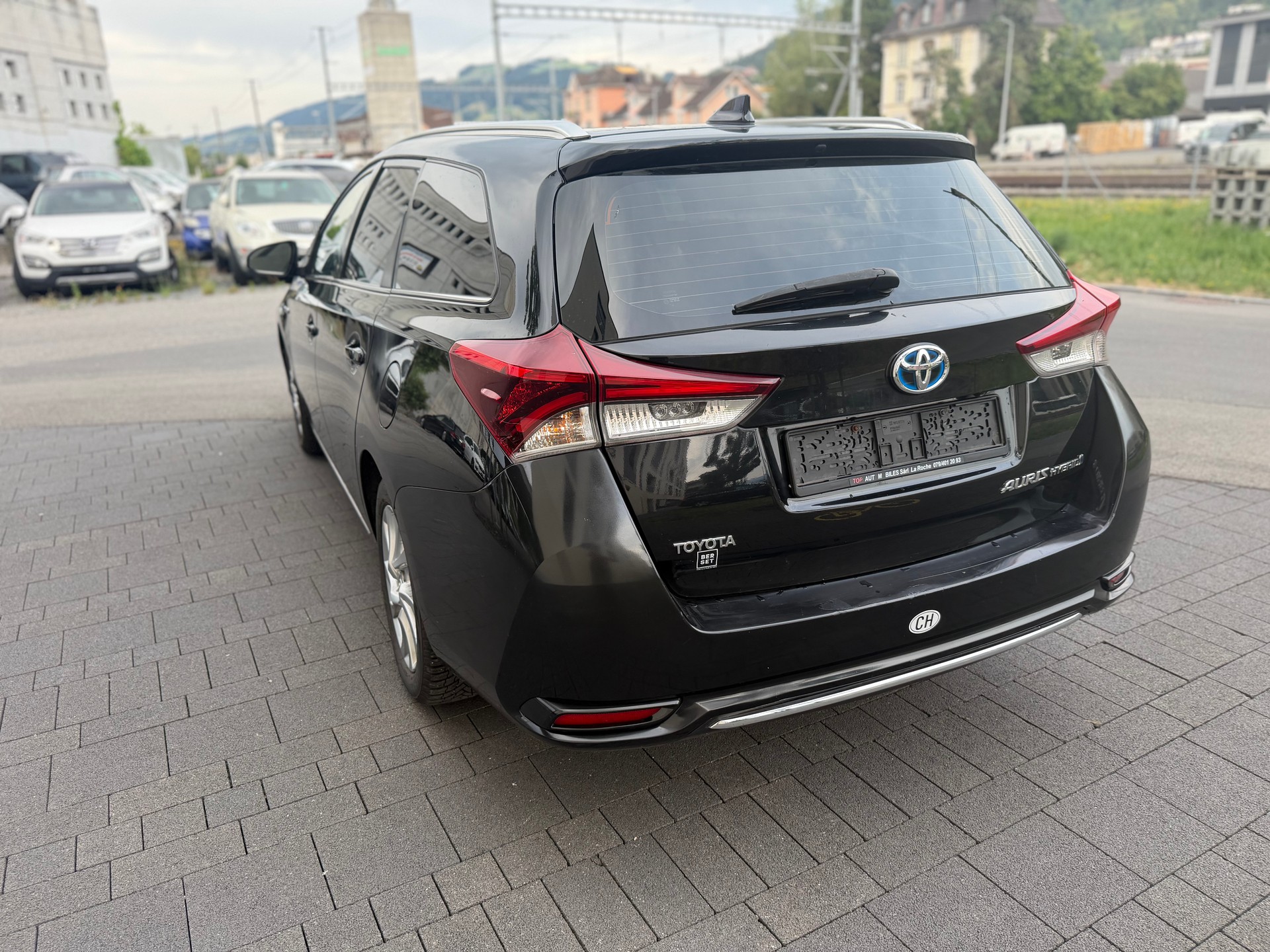 TOYOTA Auris Touring Sports 1.8 HSD Swiss Trend e-CVT-image-3