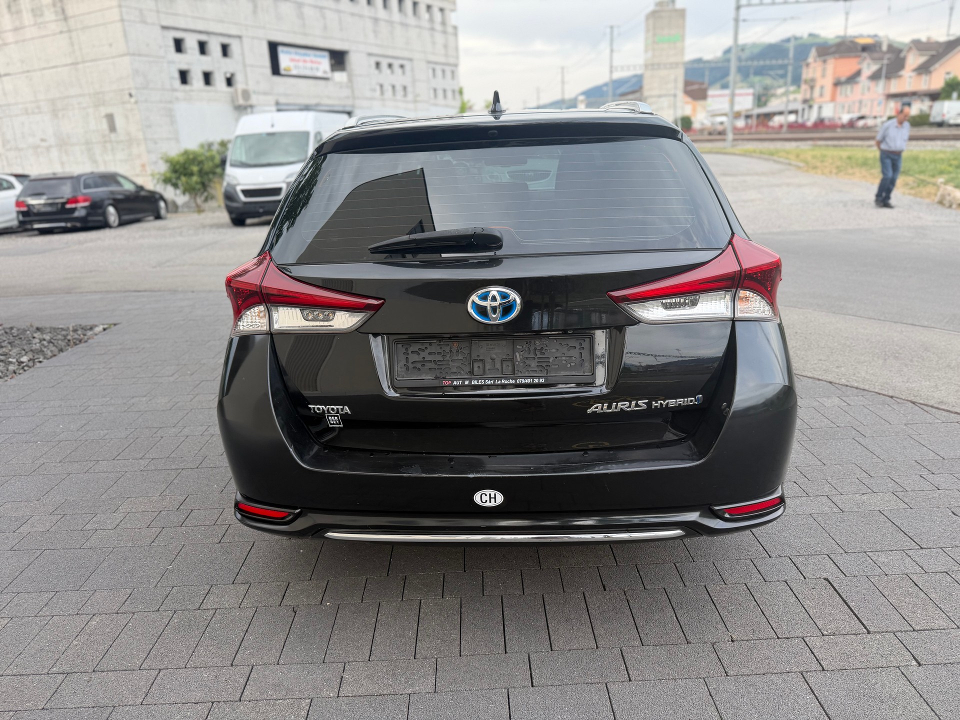 TOYOTA Auris Touring Sports 1.8 HSD Swiss Trend e-CVT-image-5