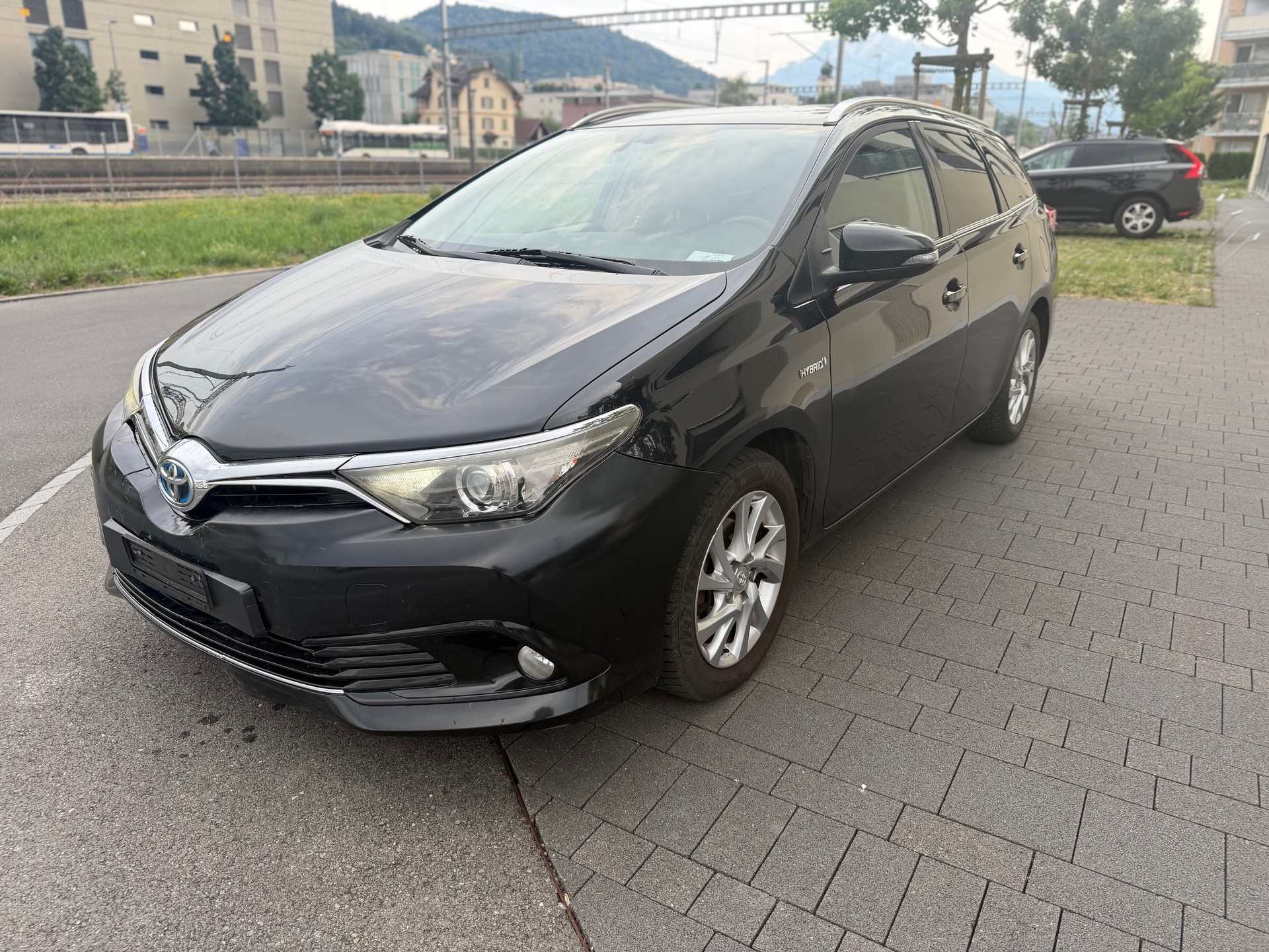 TOYOTA Auris Touring Sports 1.8 HSD Swiss Trend e-CVT-image-0