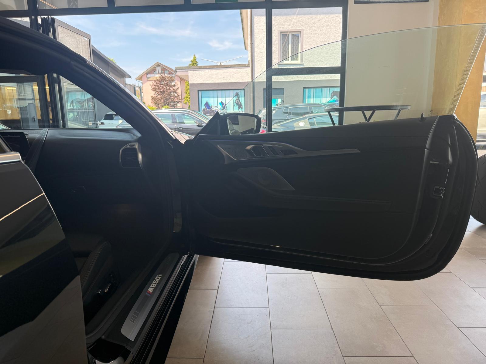 BMW M850i xDrive Steptronic-image-16