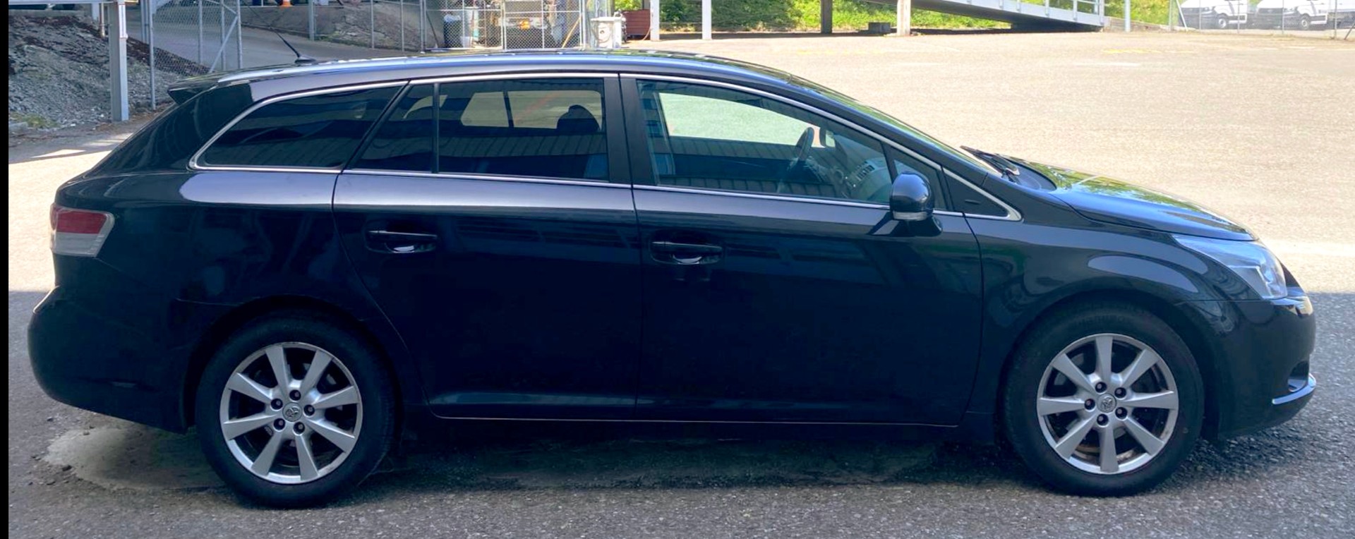 TOYOTA Avensis Sportswagon 2.2D-4D Linea Sol-image-4