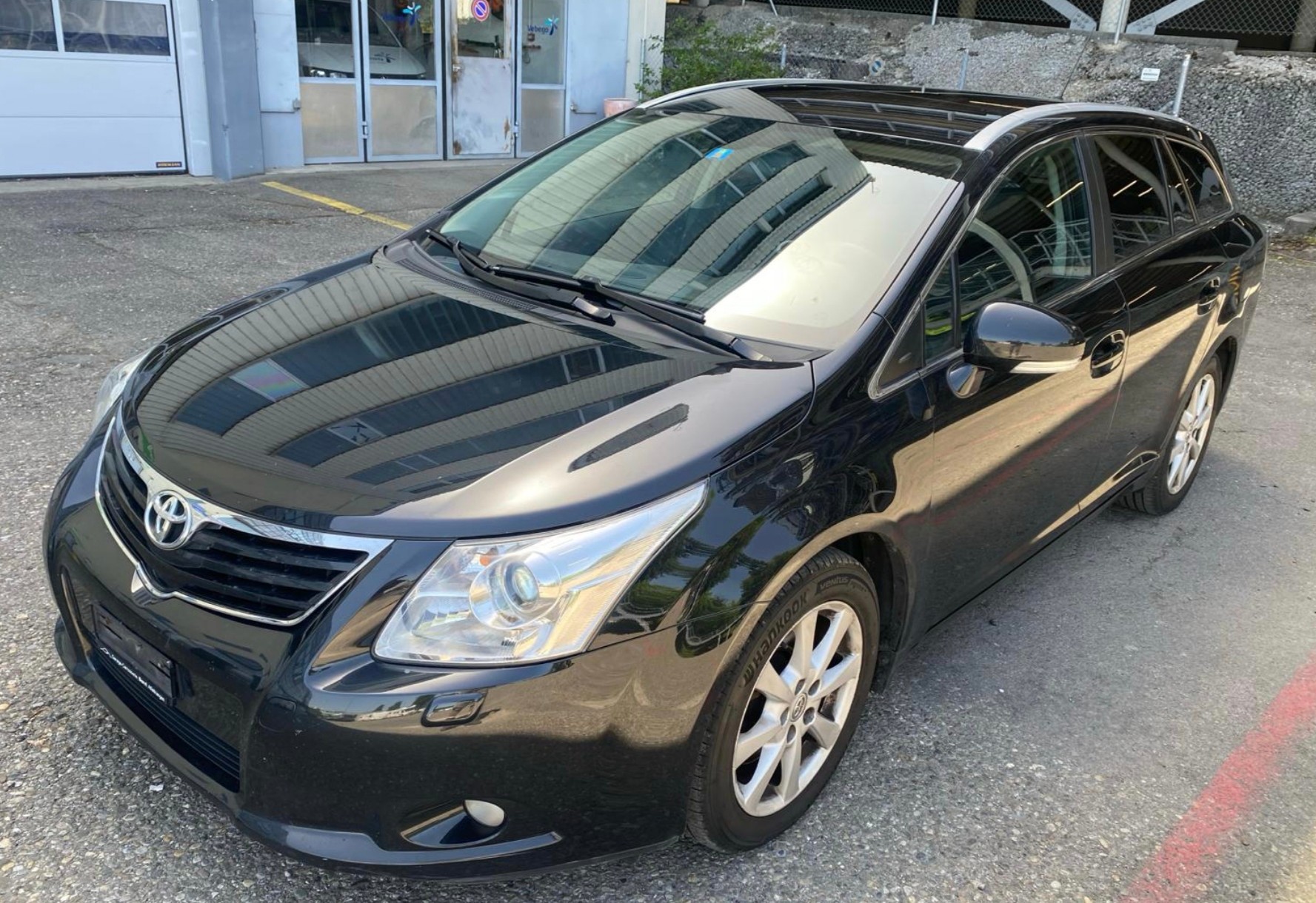 TOYOTA Avensis Sportswagon 2.2D-4D Linea Sol-image-1