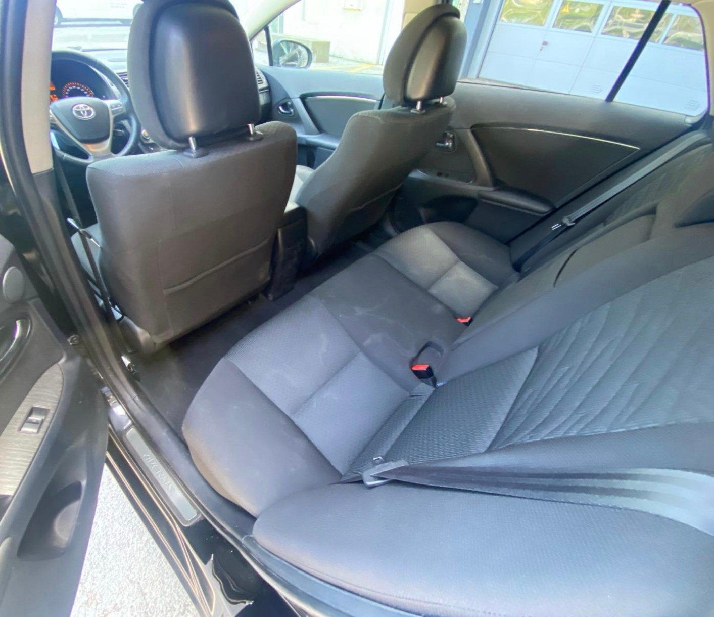 TOYOTA Avensis Sportswagon 2.2D-4D Linea Sol-image-10
