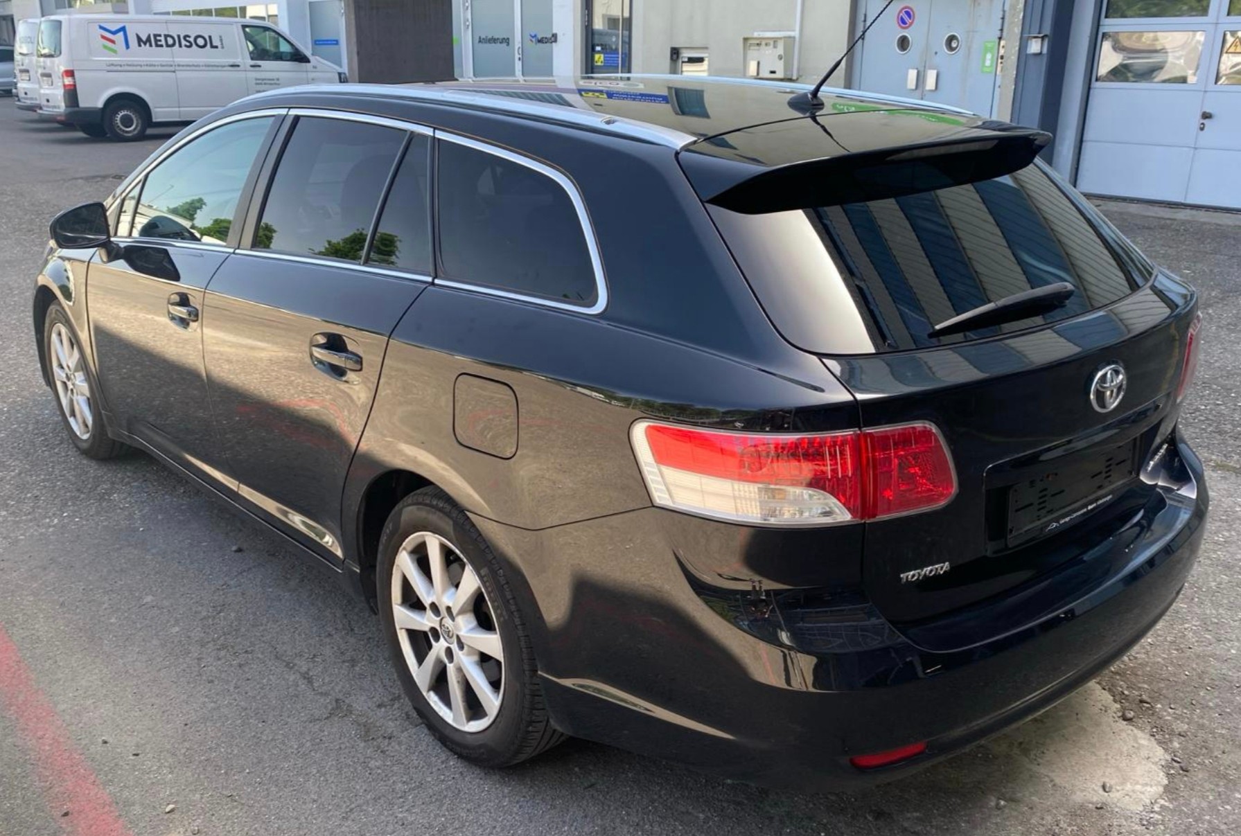 TOYOTA Avensis Sportswagon 2.2D-4D Linea Sol-image-3