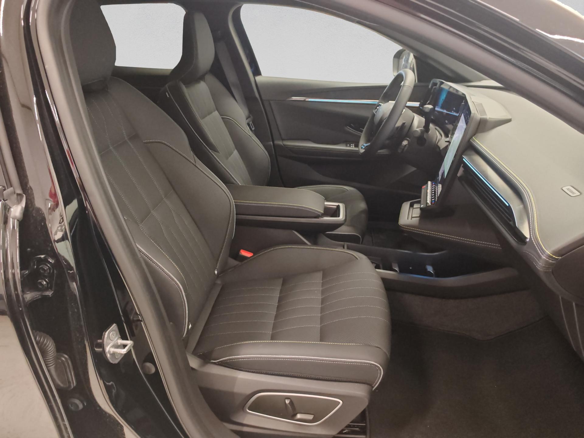 RENAULT Mégane E-TECH EV60 Iconic-image-16