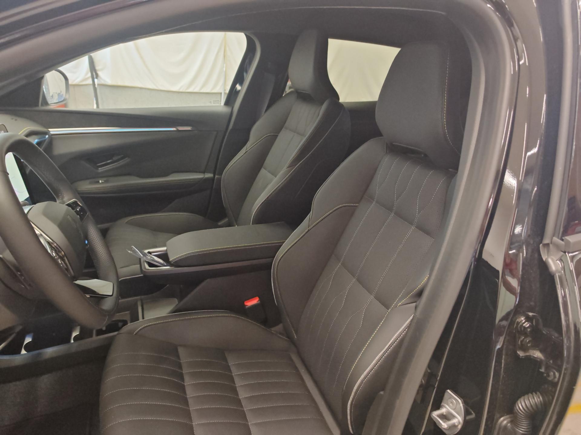 RENAULT Mégane E-TECH EV60 Iconic-image-22