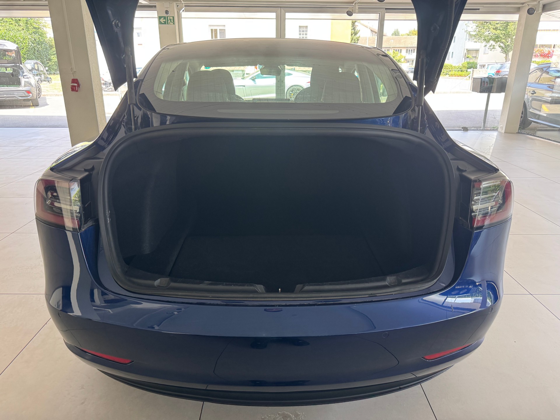 TESLA Model 3 Long Range Dual Motor AWD-image-8