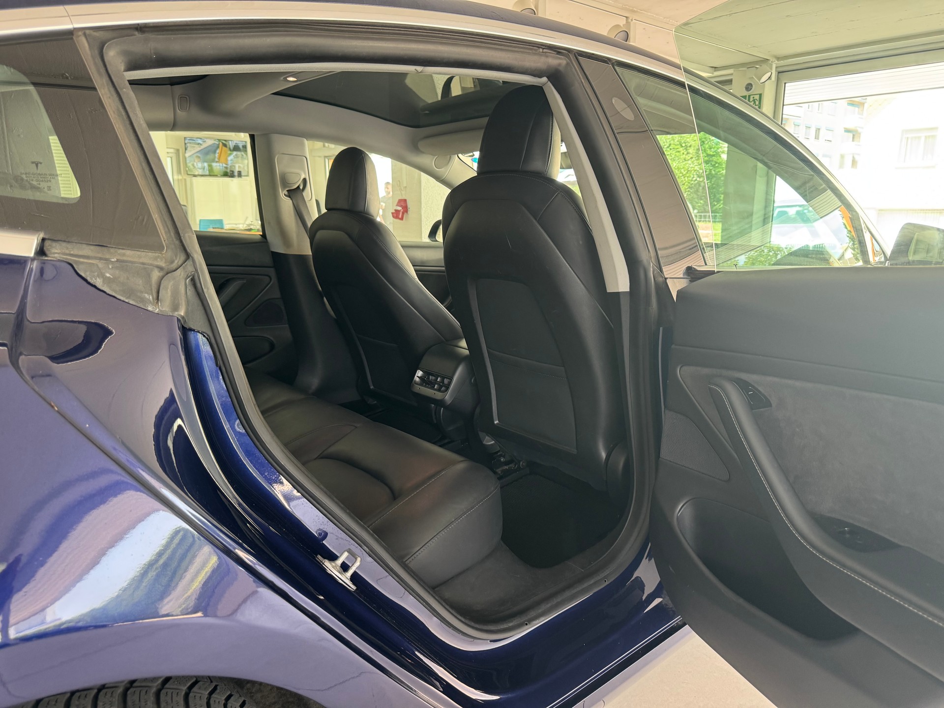 TESLA Model 3 Long Range Dual Motor AWD-image-15