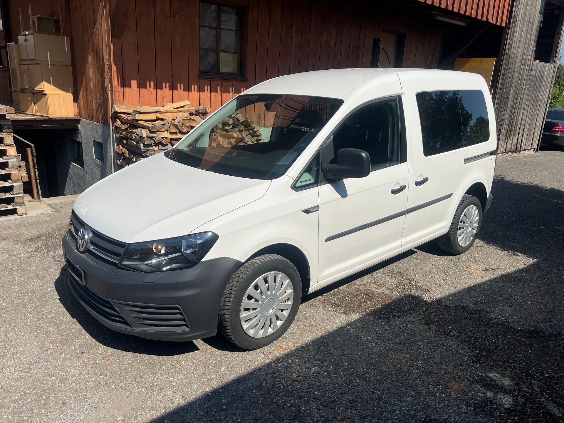 VW Caddy 2.0TDI BlueMotion Technology DSG-image-0