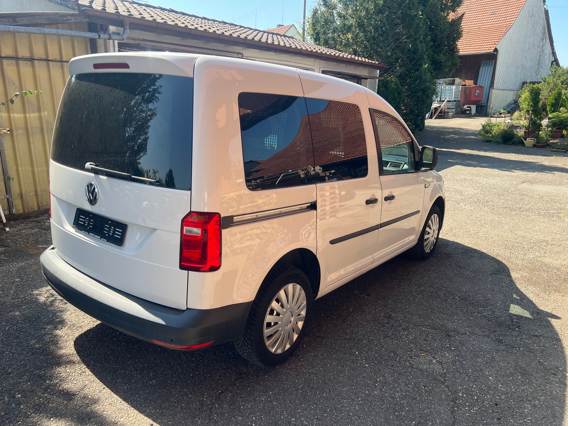 VW Caddy 2.0TDI BlueMotion Technology DSG-image-3