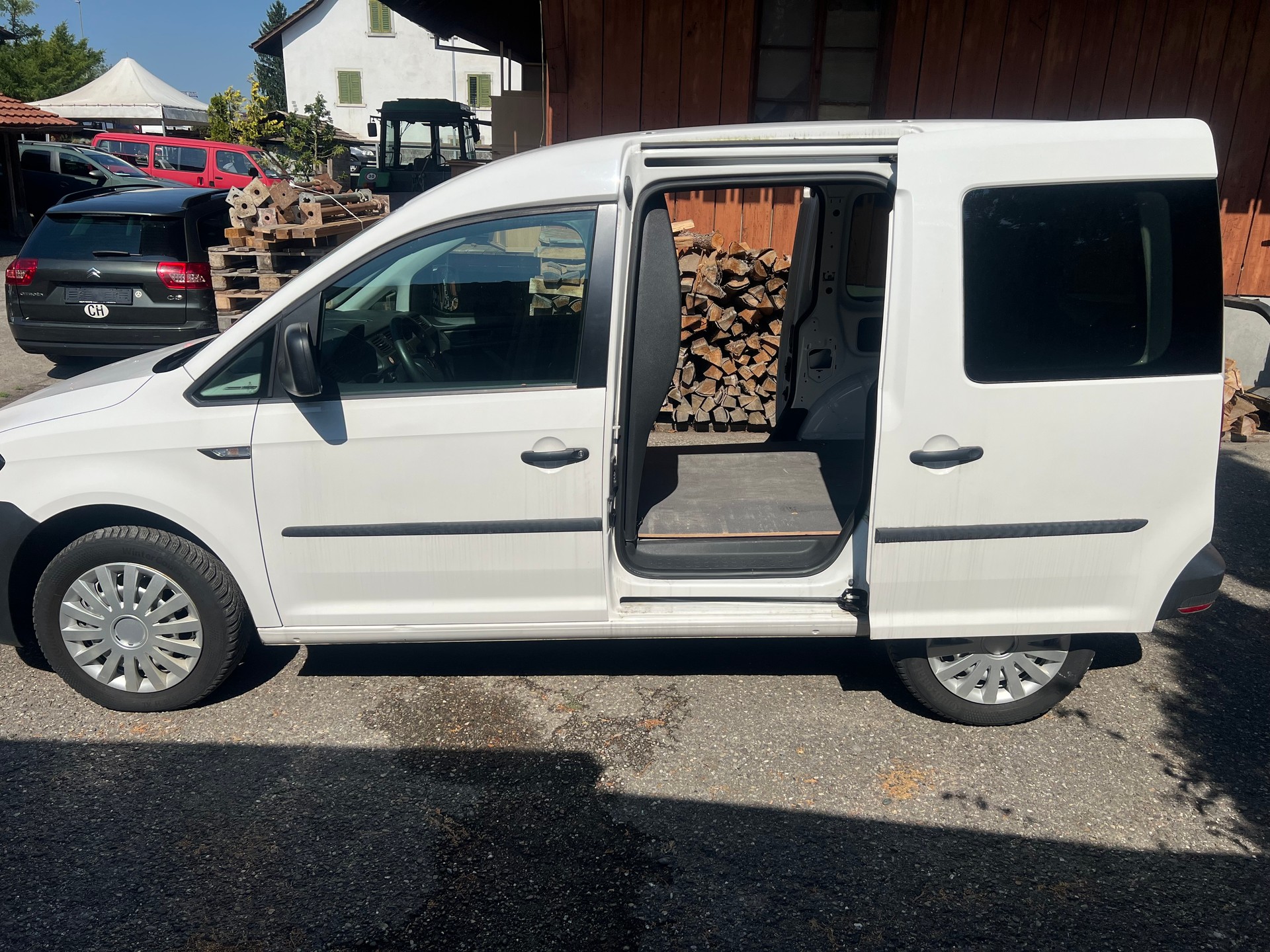 VW Caddy 2.0TDI BlueMotion Technology DSG-image-8