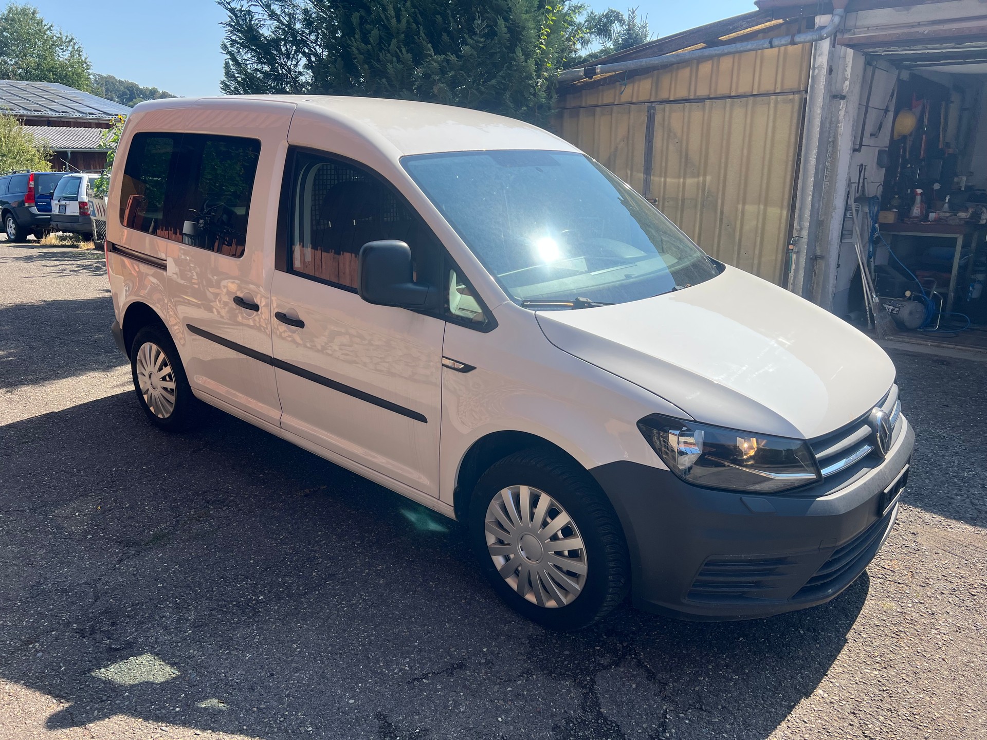 VW Caddy 2.0TDI BlueMotion Technology DSG-image-2