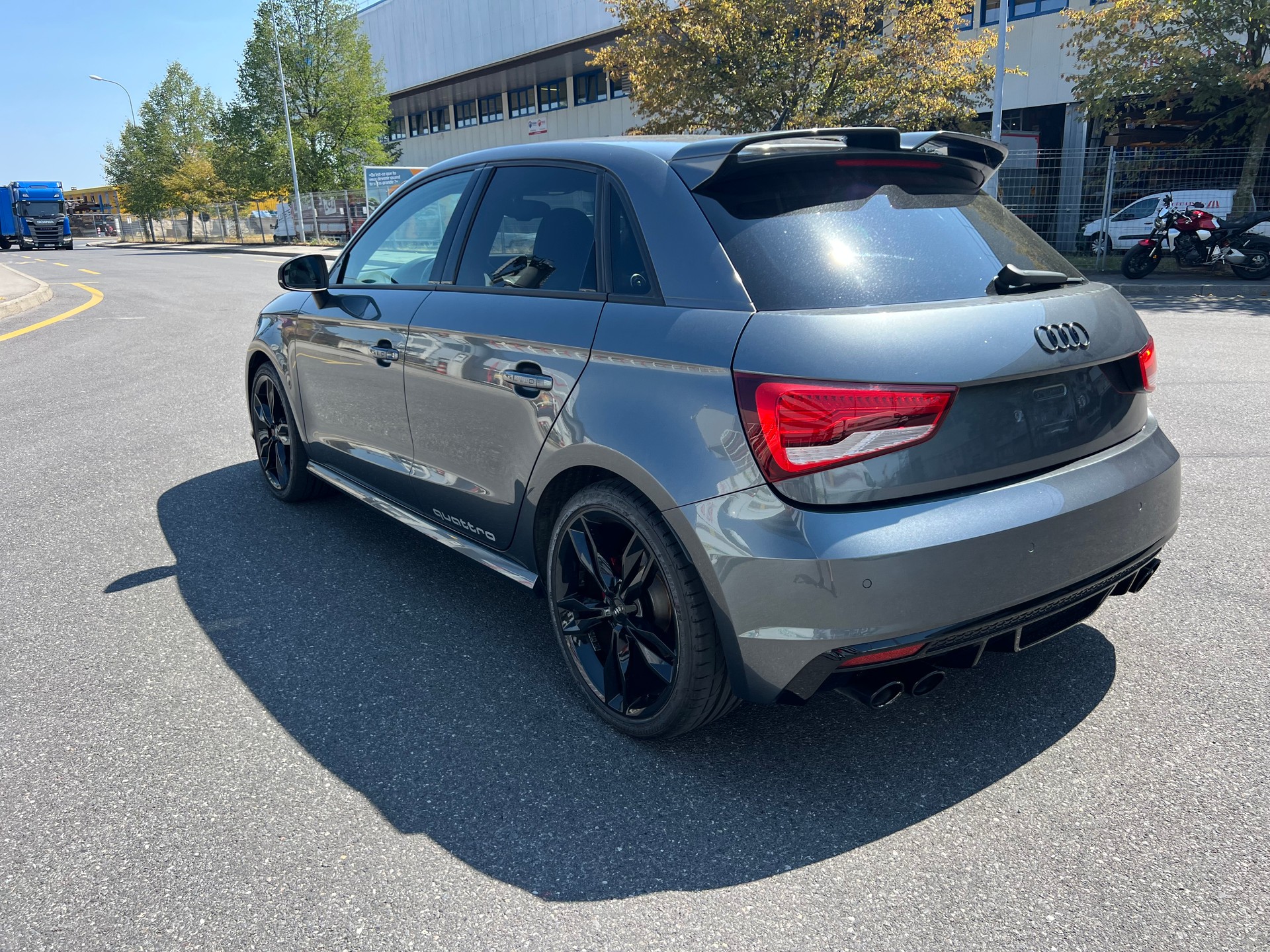 AUDI S1 Sportback 2.0 TFSI Sport quattro-image-2