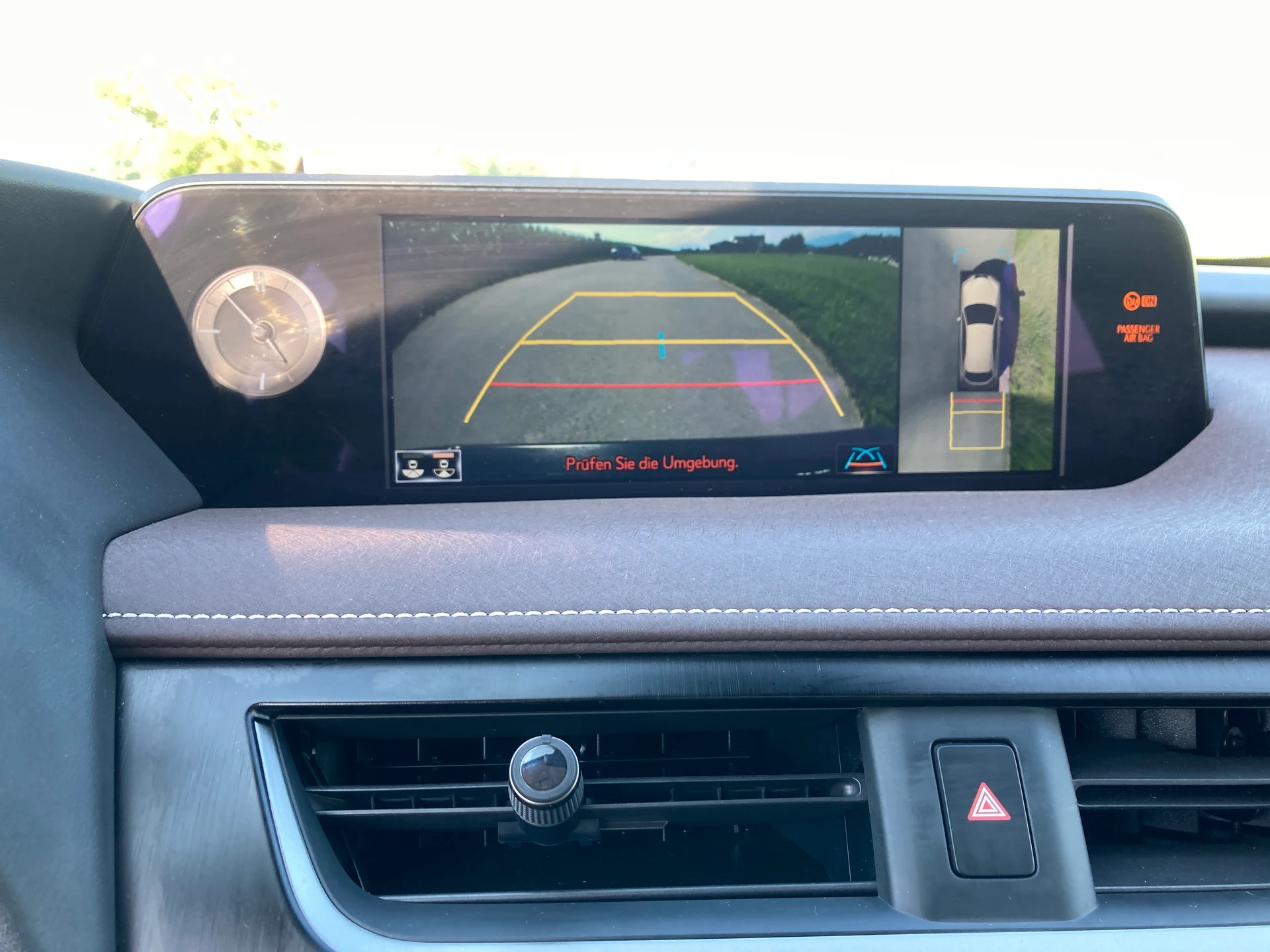 LEXUS UX 300e Excellence Automatic-image-12