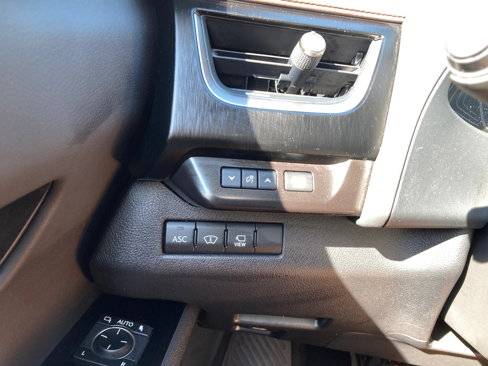 LEXUS UX 300e Excellence Automatic-image-15