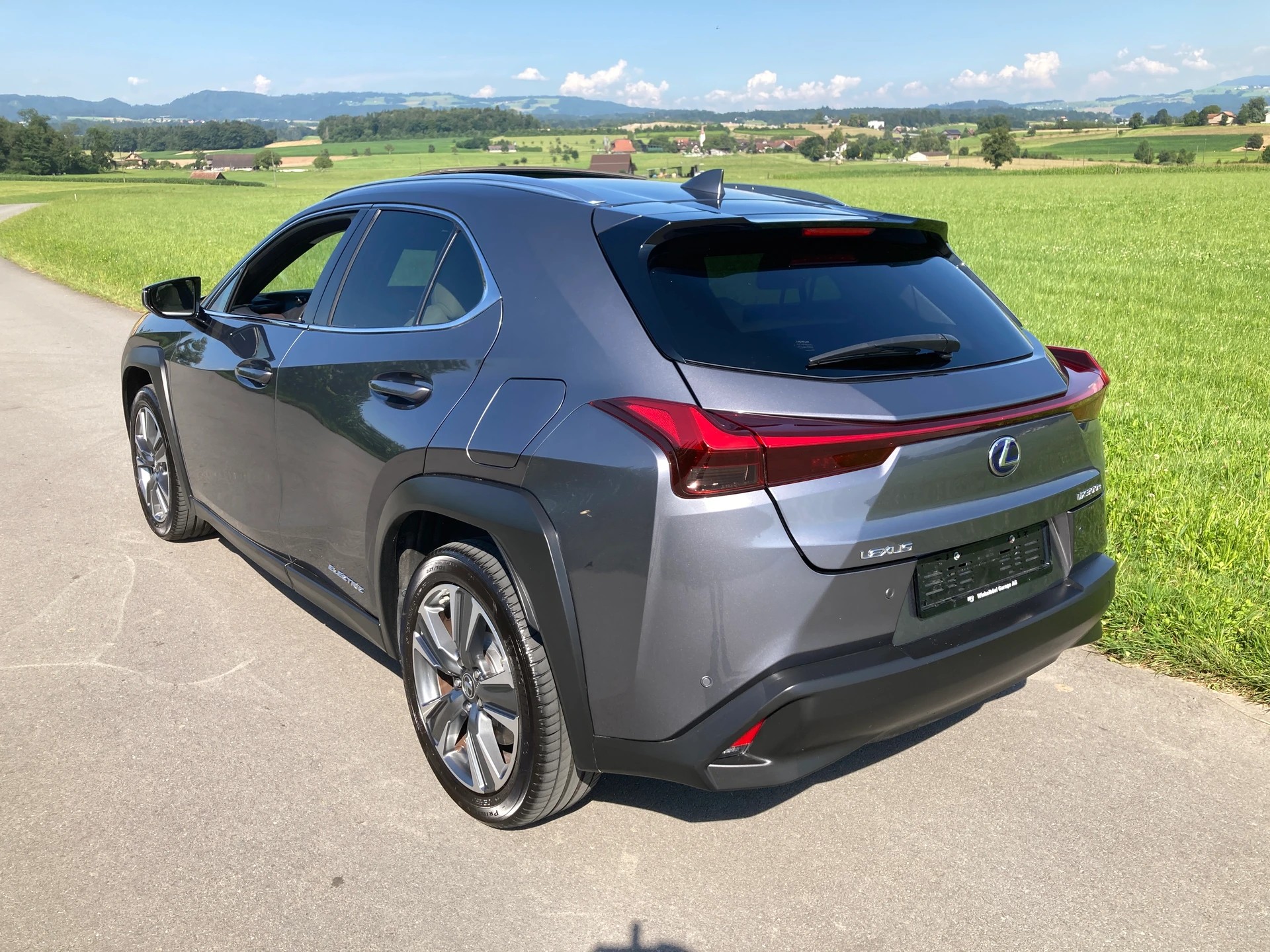 LEXUS UX 300e Excellence Automatic-image-3