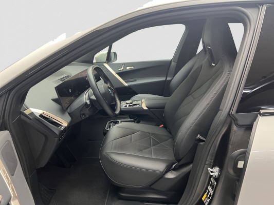 BMW iX xDrive40-image-8