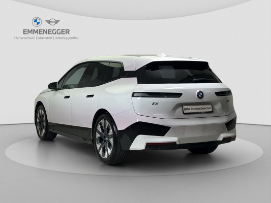 BMW iX xDrive40-image-2