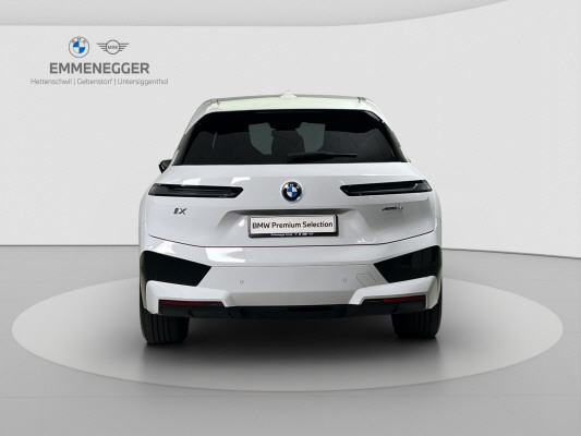 BMW iX xDrive40-image-3