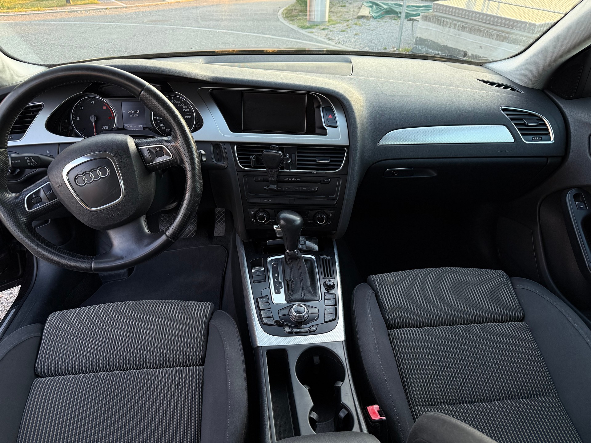 AUDI 2.0 TDI 143 M-Tronic-image-2