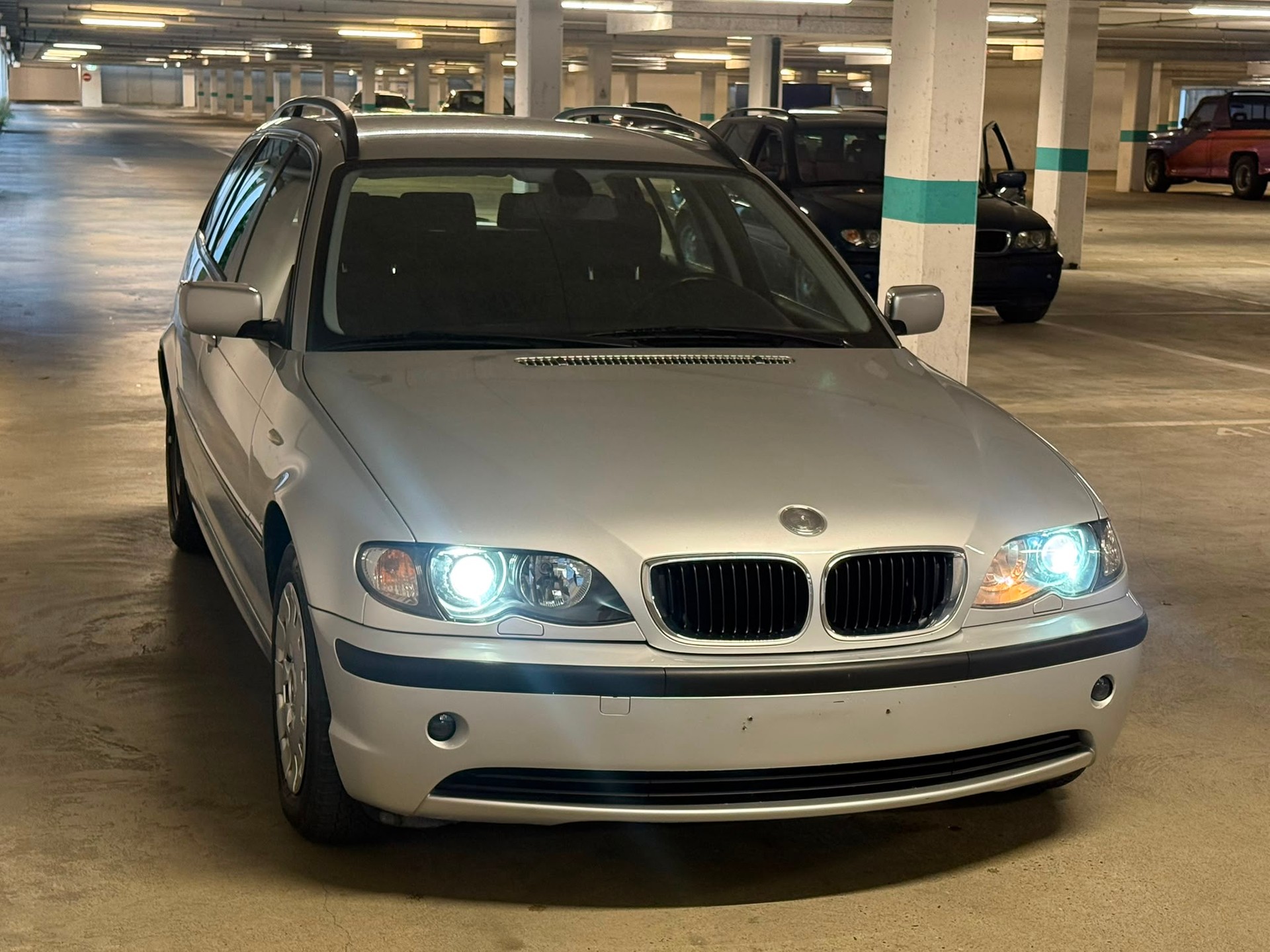 BMW 318i Touring Automatik // MFK NEU-image-12