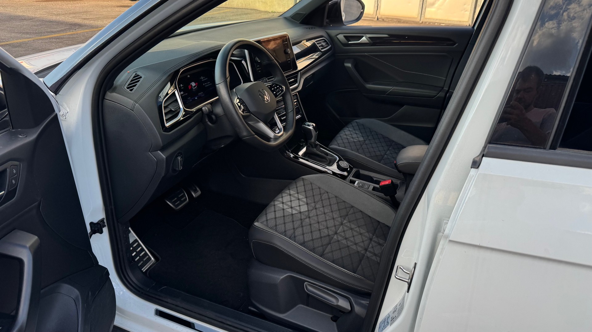 VW T-Roc 2.0 TSI R-Line DSG 4Motion-image-9