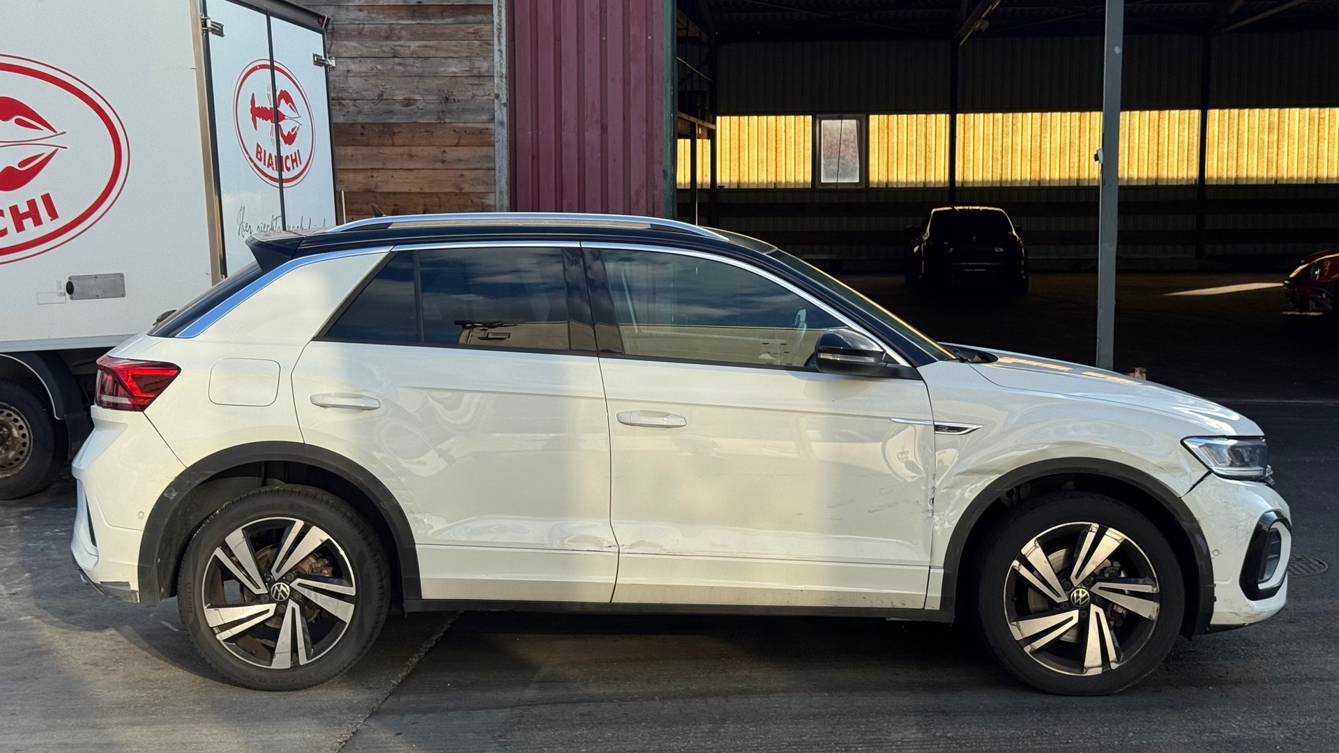 VW T-Roc 2.0 TSI R-Line DSG 4Motion-image-5