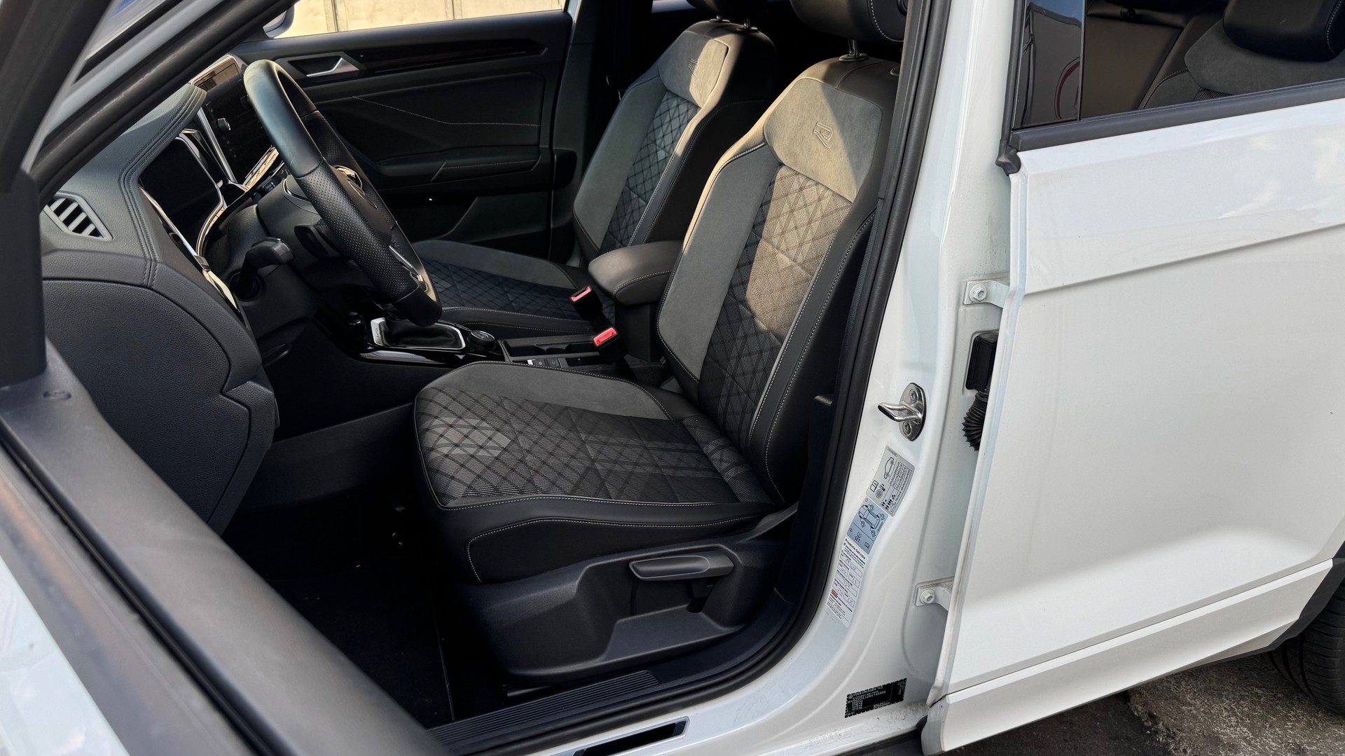 VW T-Roc 2.0 TSI R-Line DSG 4Motion-image-10