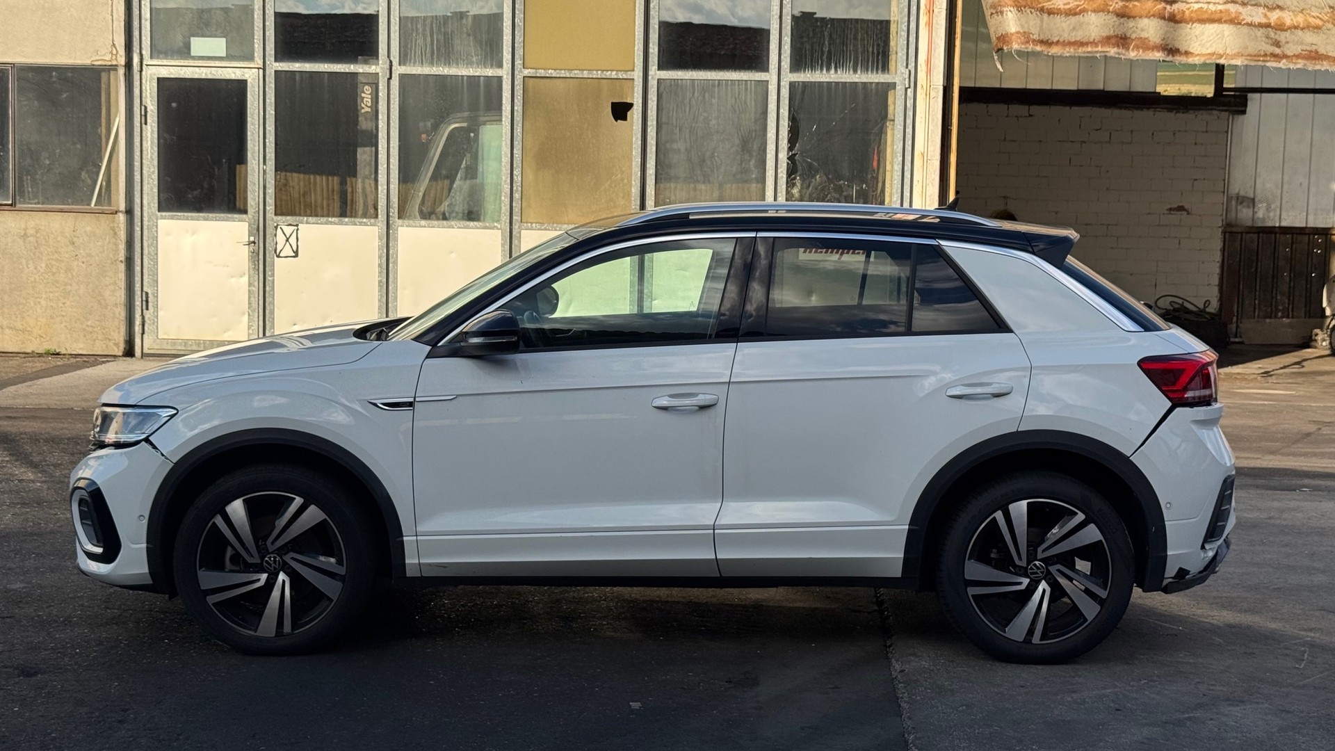 VW T-Roc 2.0 TSI R-Line DSG 4Motion-image-1