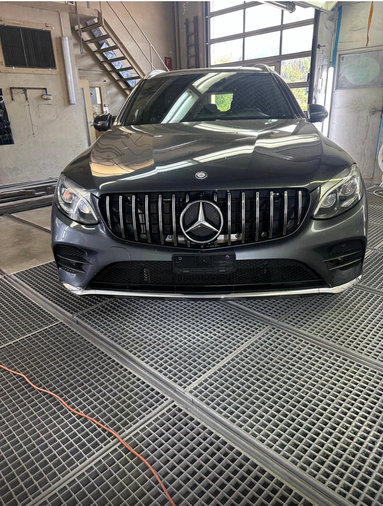 MERCEDES-BENZ GLC 250 d AMG Line 4m-image-0