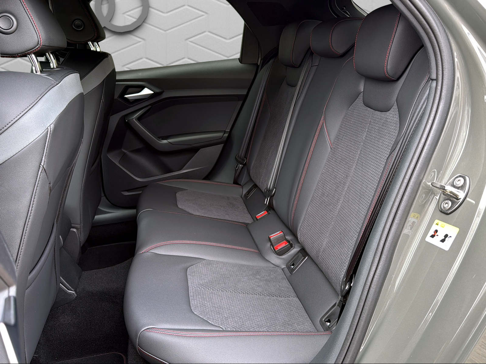 AUDI A1 Sportback 30 TFSI S Line Attraction S-tronic-image-12