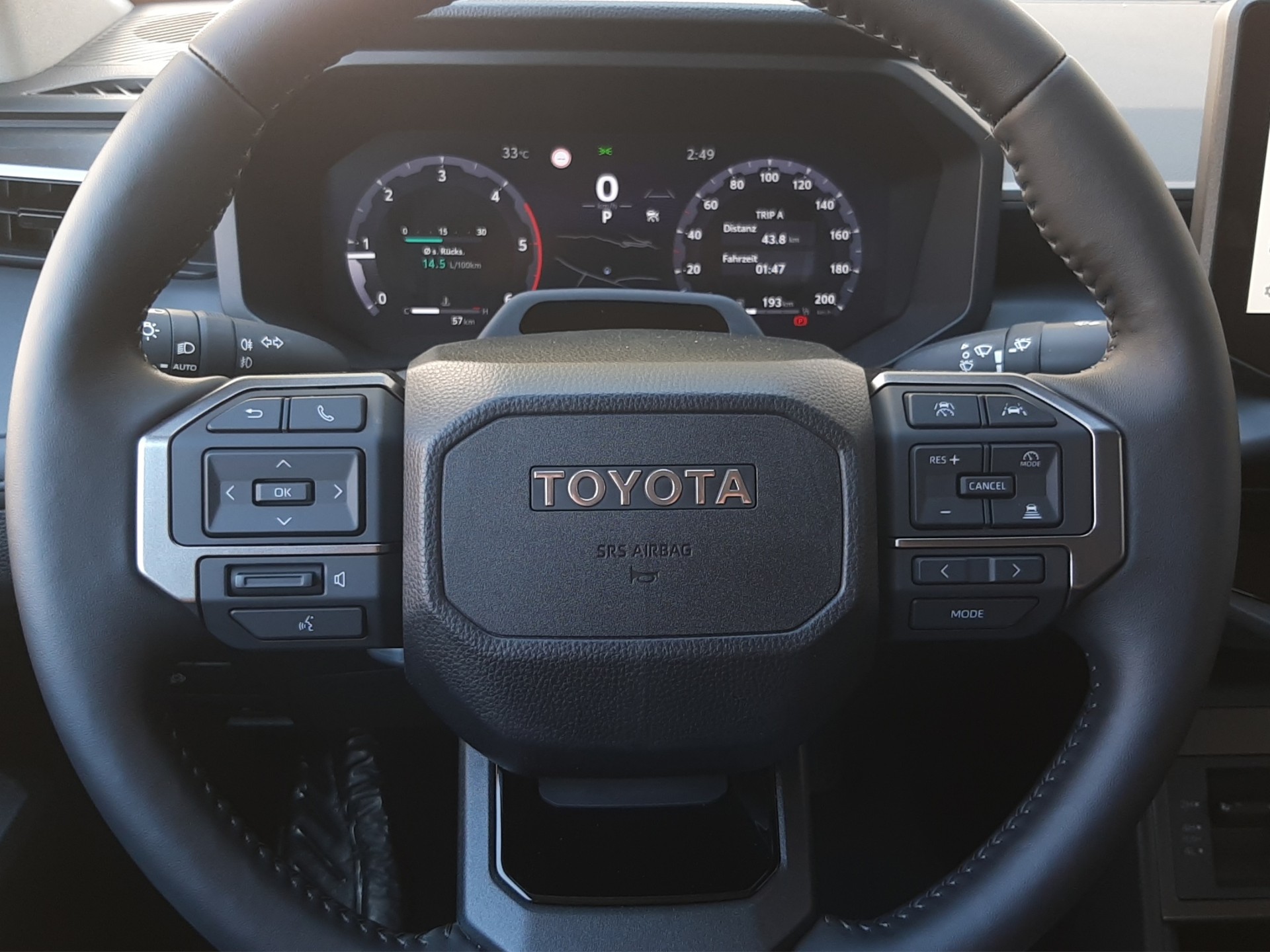 TOYOTA Hilux Double Cab.-Pick-up 2.8 D-4D MHEV 204 Style-image-10
