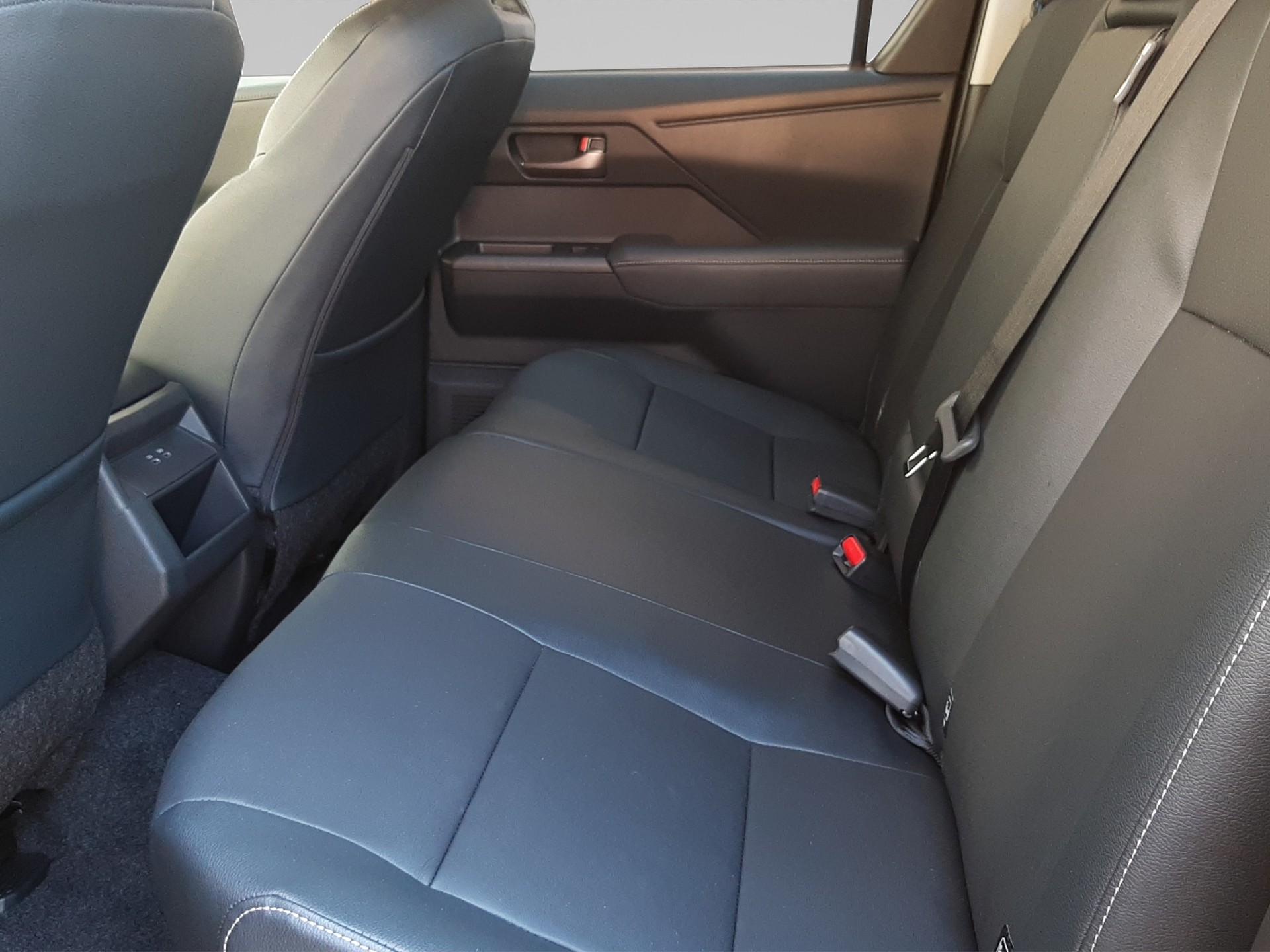 TOYOTA Hilux Double Cab.-Pick-up 2.8 D-4D MHEV 204 Style-image-12