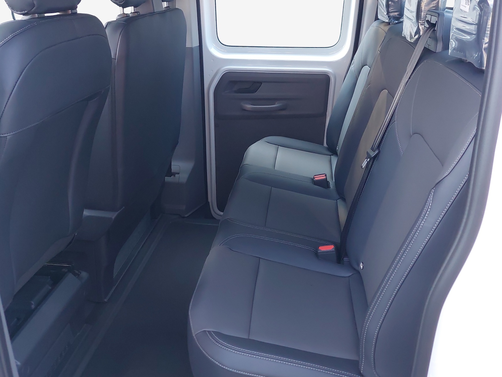 VW Transporter 2.0 TDI-image-11