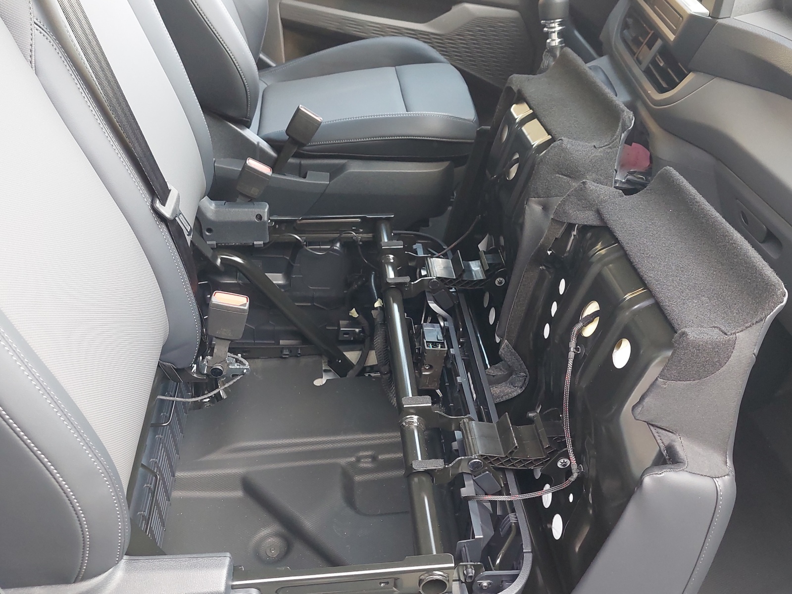 VW Transporter 2.0 TDI-image-14
