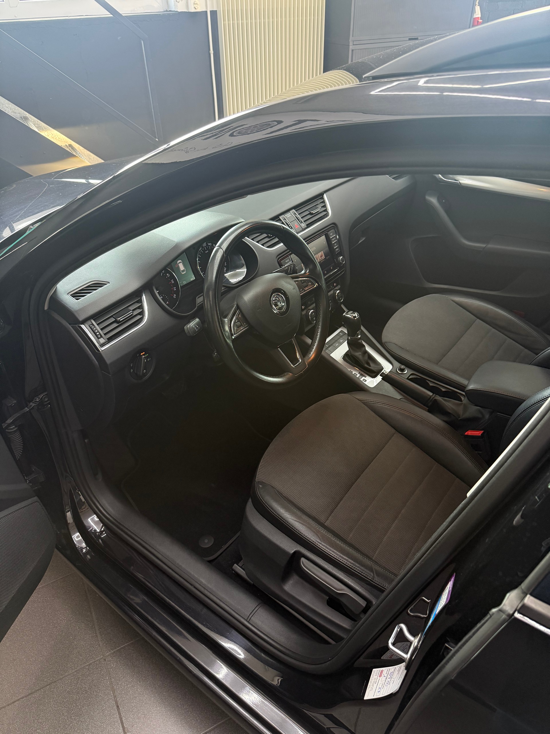 SKODA Octavia Combi 2.0 TDI 4x4 DSG Frisch ab MFK & grossem Service inkl. Zahnriemen/Wasserpumpe-image-5