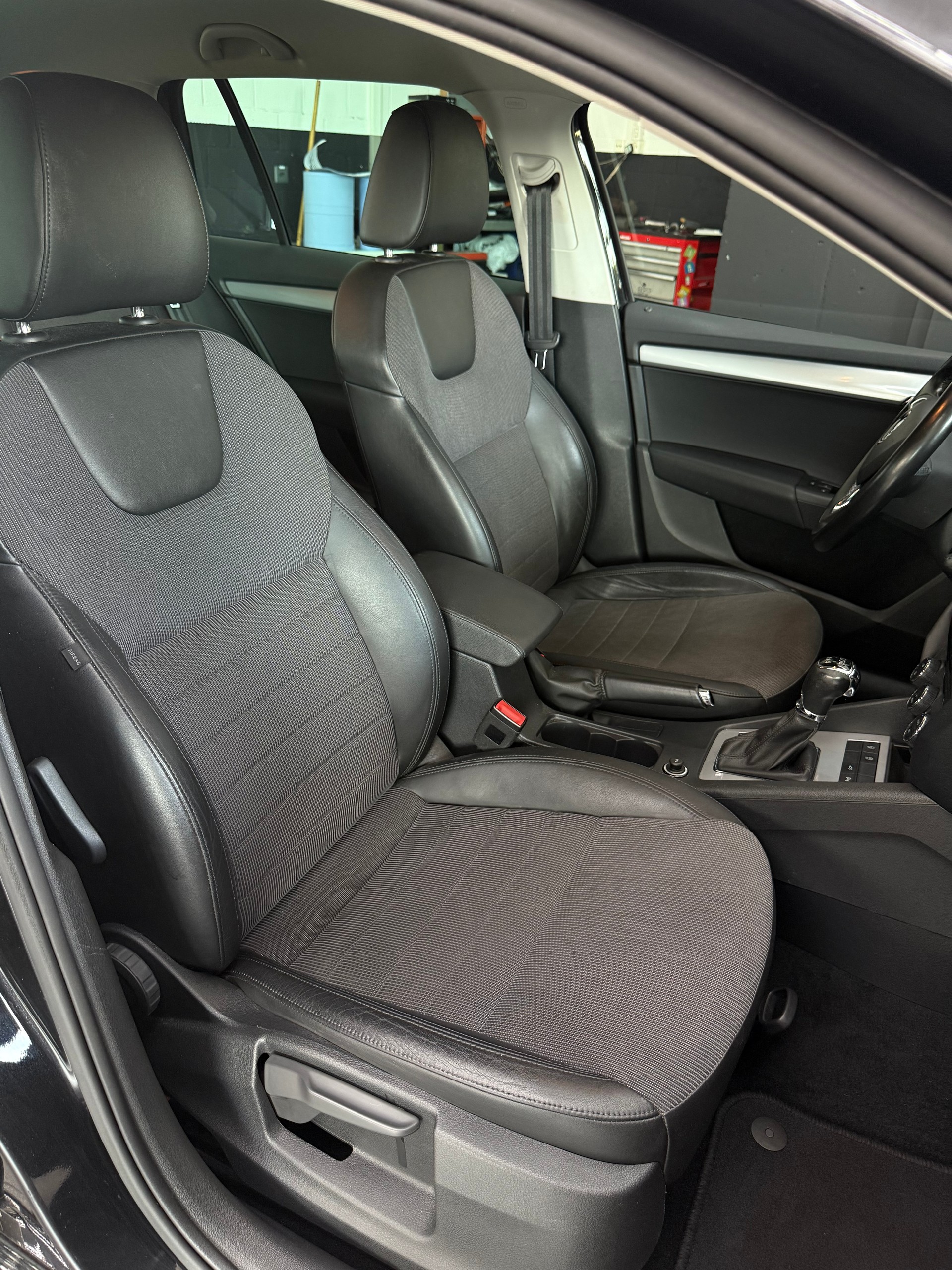 SKODA Octavia Combi 2.0 TDI 4x4 DSG Frisch ab MFK & grossem Service inkl. Zahnriemen/Wasserpumpe-image-8