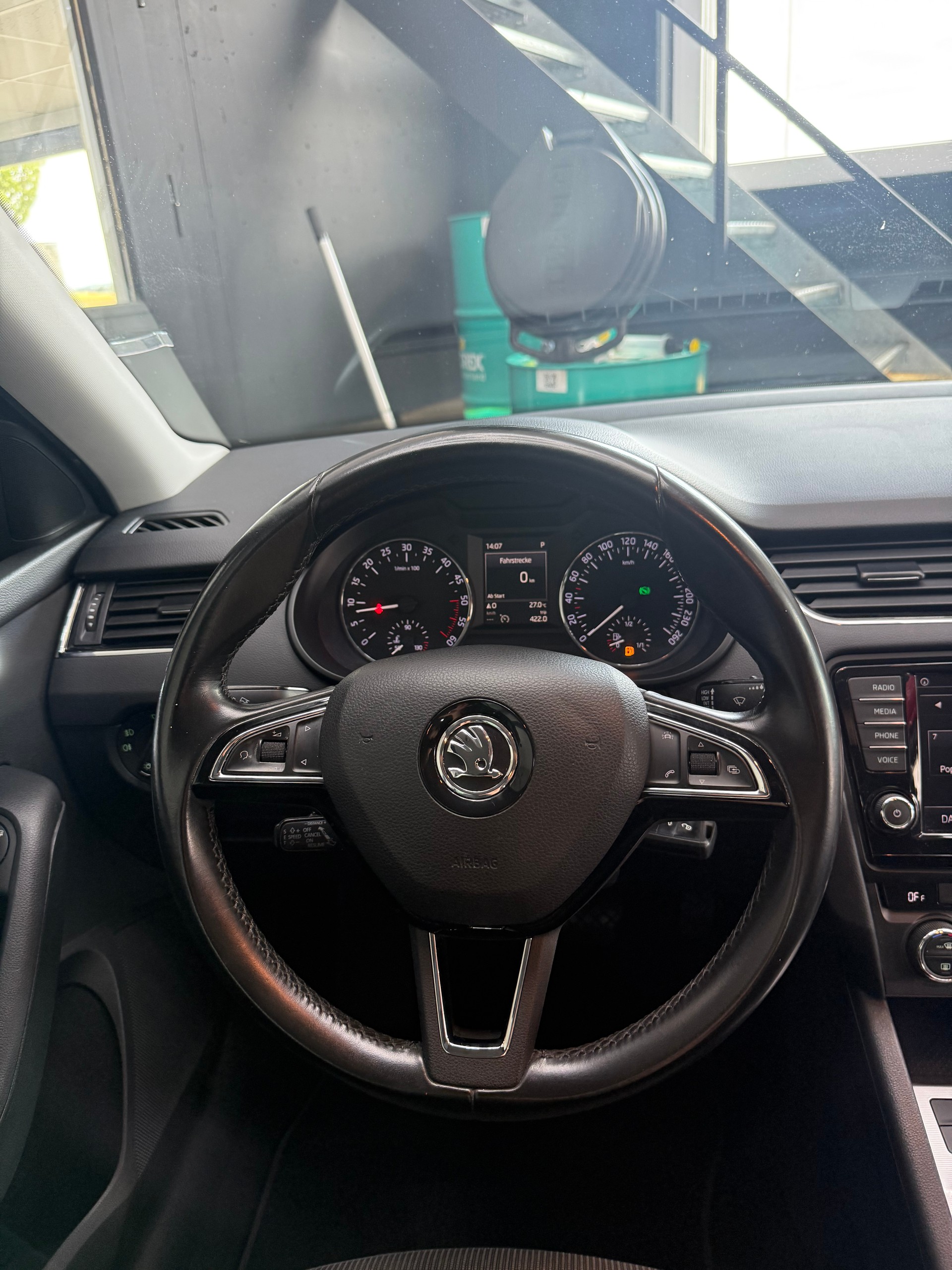 SKODA Octavia Combi 2.0 TDI 4x4 DSG Frisch ab MFK & grossem Service inkl. Zahnriemen/Wasserpumpe-image-11