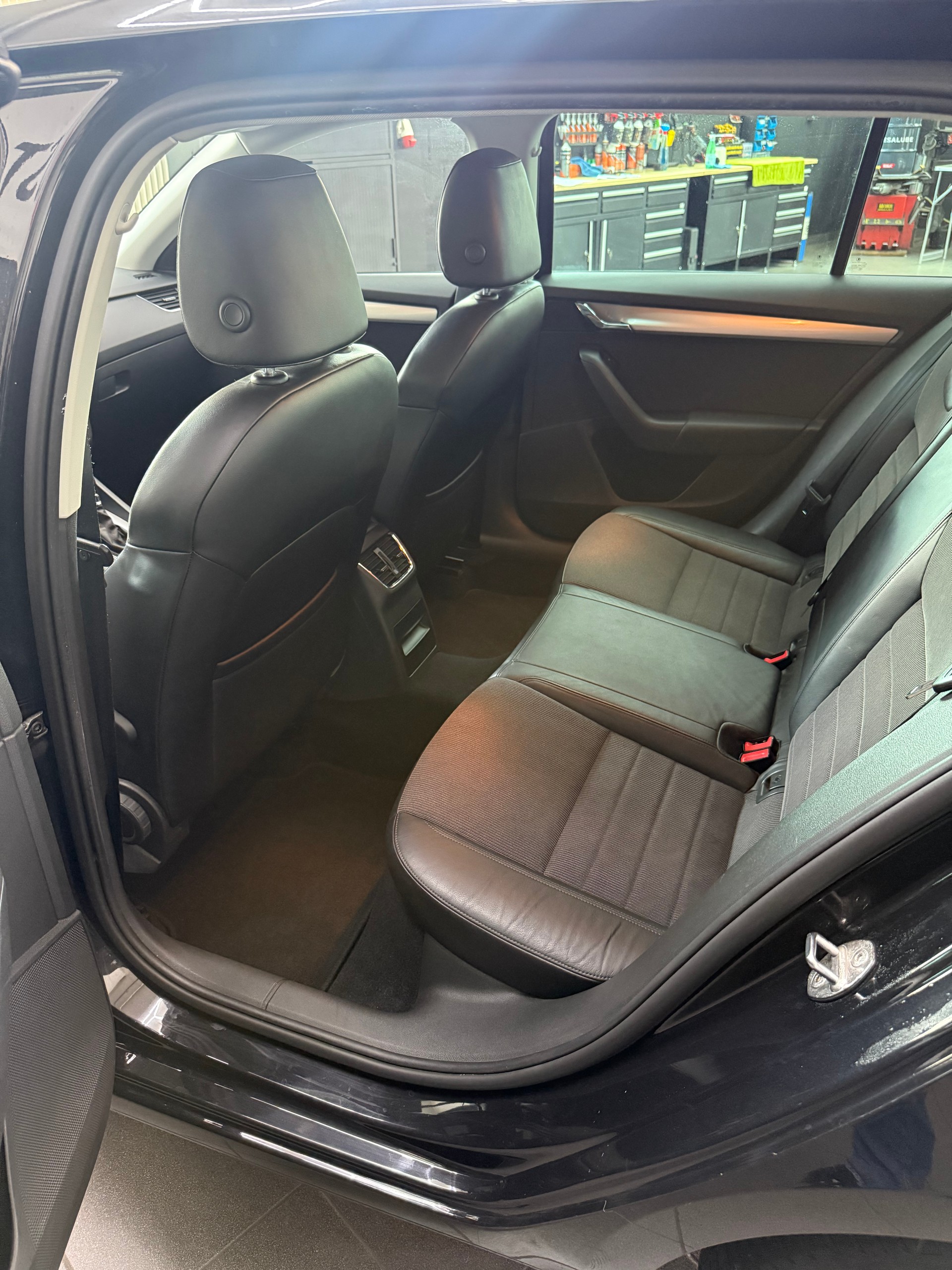 SKODA Octavia Combi 2.0 TDI 4x4 DSG Frisch ab MFK & grossem Service inkl. Zahnriemen/Wasserpumpe-image-10