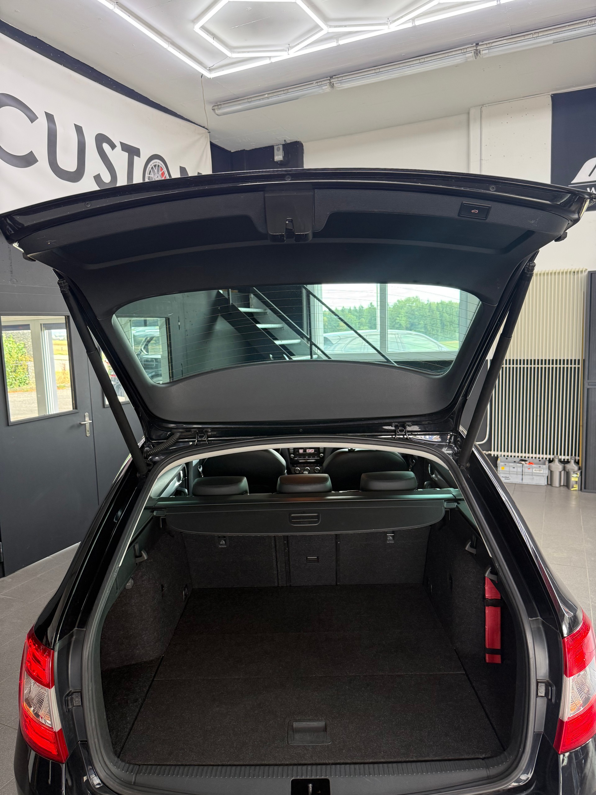 SKODA Octavia Combi 2.0 TDI 4x4 DSG Frisch ab MFK & grossem Service inkl. Zahnriemen/Wasserpumpe-image-14
