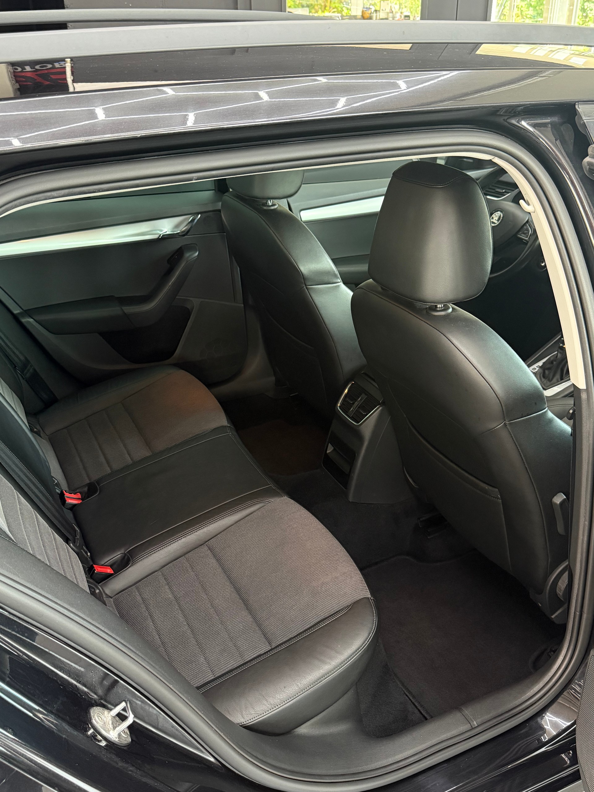SKODA Octavia Combi 2.0 TDI 4x4 DSG Frisch ab MFK & grossem Service inkl. Zahnriemen/Wasserpumpe-image-9