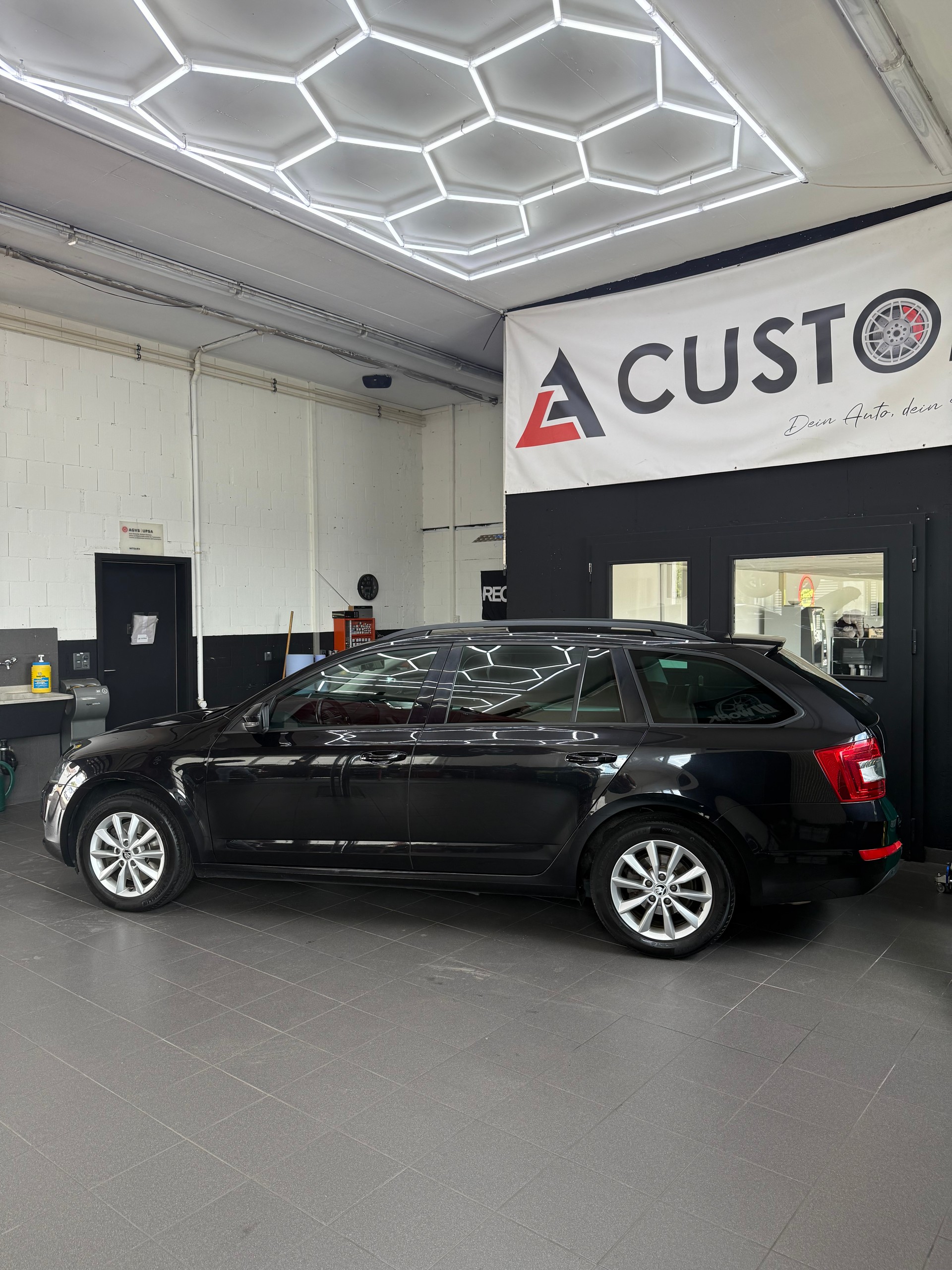 SKODA Octavia Combi 2.0 TDI 4x4 DSG Frisch ab MFK & grossem Service inkl. Zahnriemen/Wasserpumpe-image-3