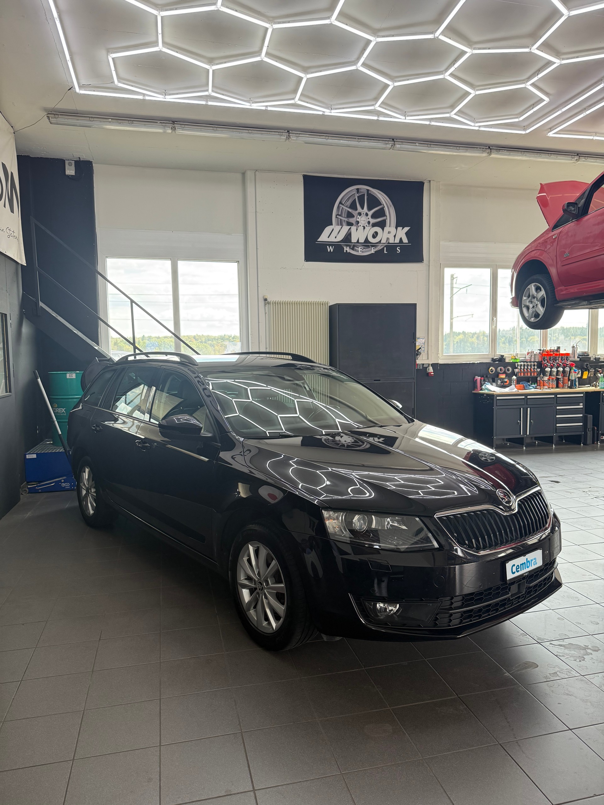 SKODA Octavia Combi 2.0 TDI 4x4 DSG Frisch ab MFK & grossem Service inkl. Zahnriemen/Wasserpumpe-image-2