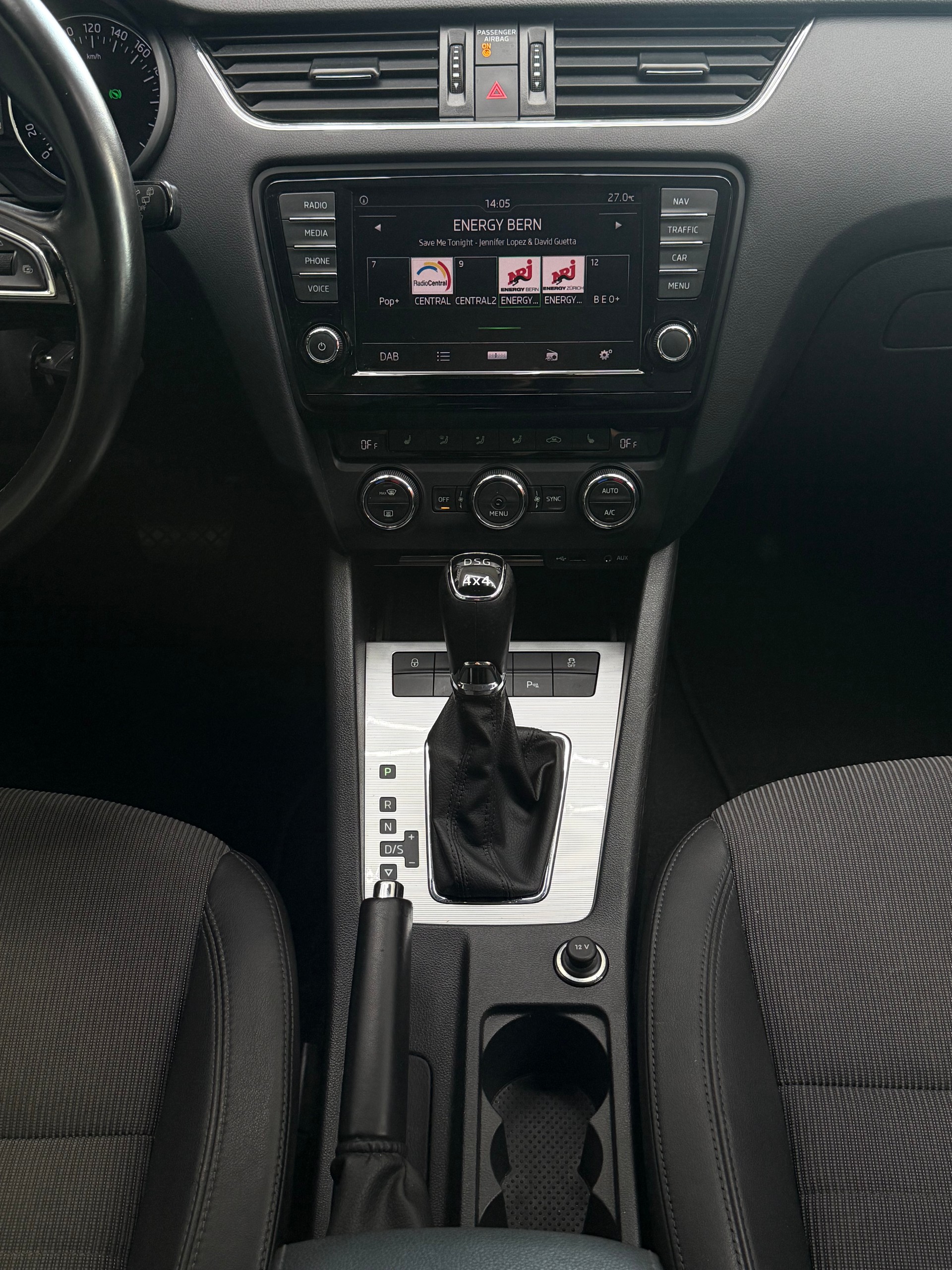SKODA Octavia Combi 2.0 TDI 4x4 DSG Frisch ab MFK & grossem Service inkl. Zahnriemen/Wasserpumpe-image-12