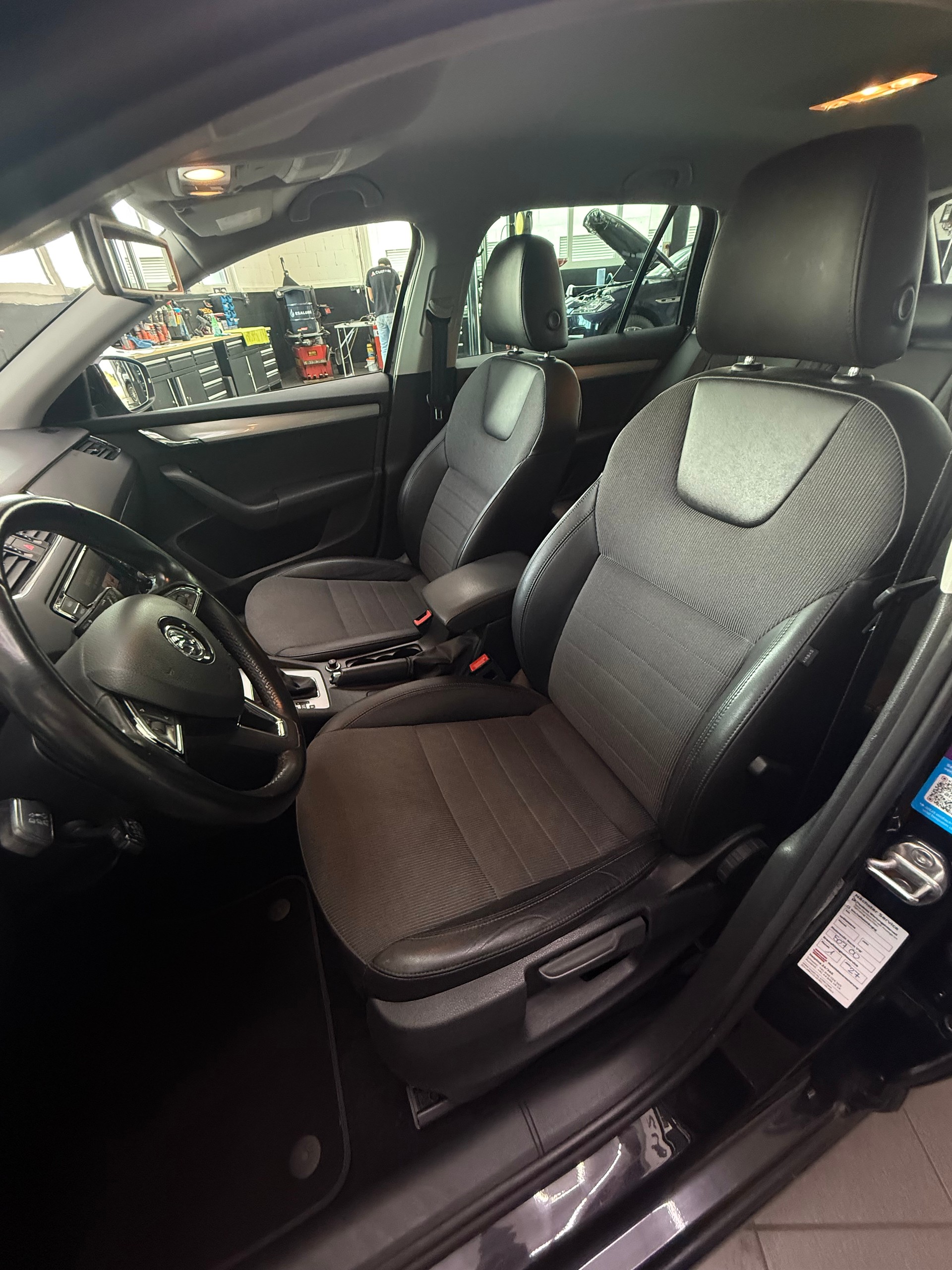 SKODA Octavia Combi 2.0 TDI 4x4 DSG Frisch ab MFK & grossem Service inkl. Zahnriemen/Wasserpumpe-image-6