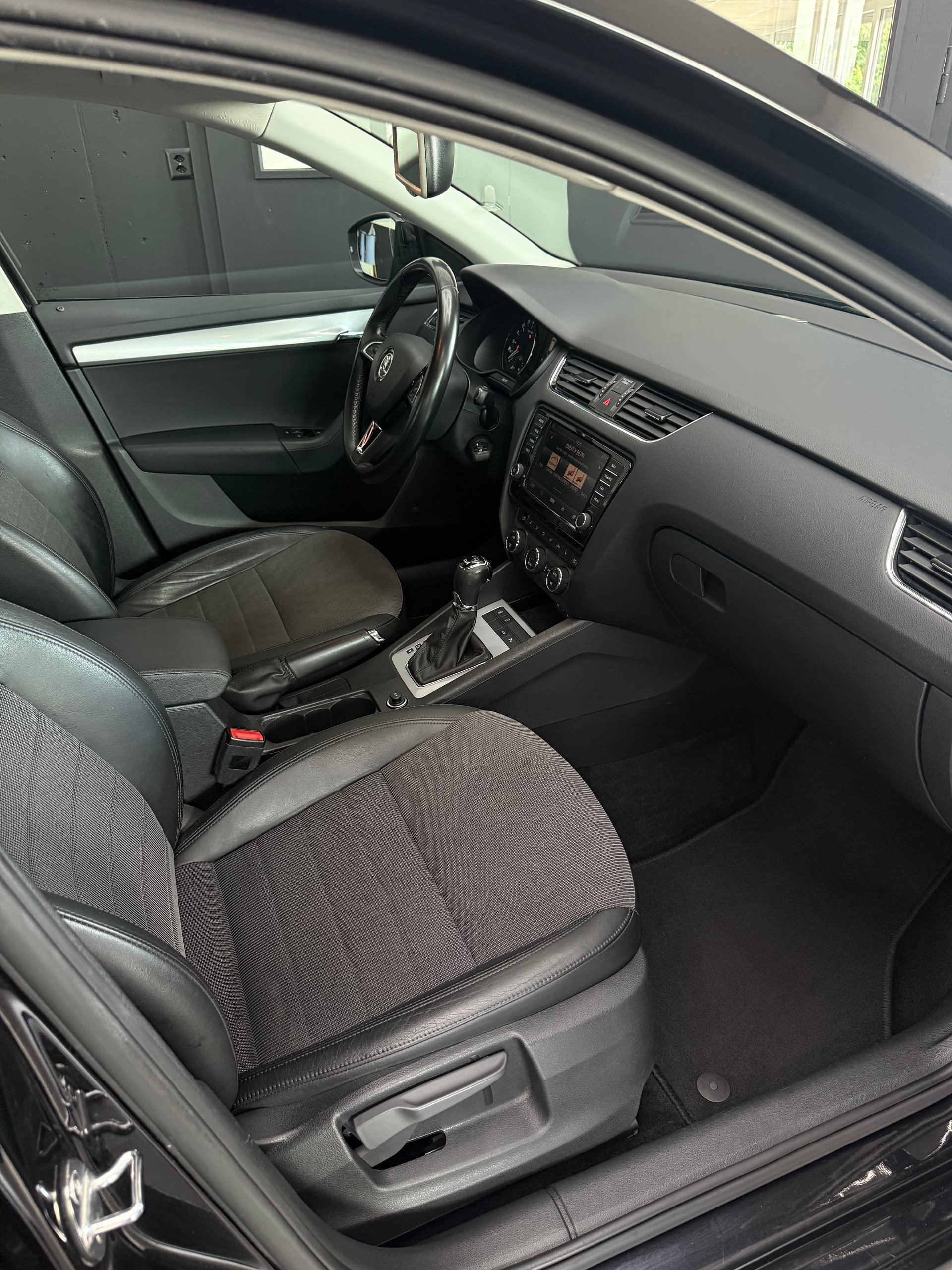 SKODA Octavia Combi 2.0 TDI 4x4 DSG Frisch ab MFK & grossem Service inkl. Zahnriemen/Wasserpumpe-image-7