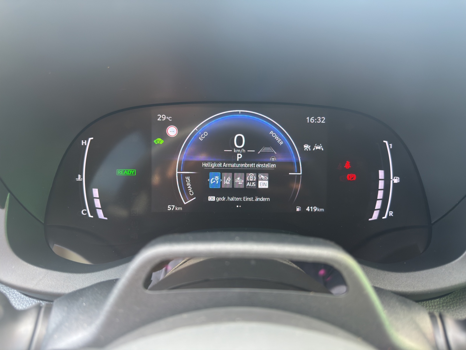 TOYOTA Yaris Cross 1.5 Comfort e-CVT-image-4