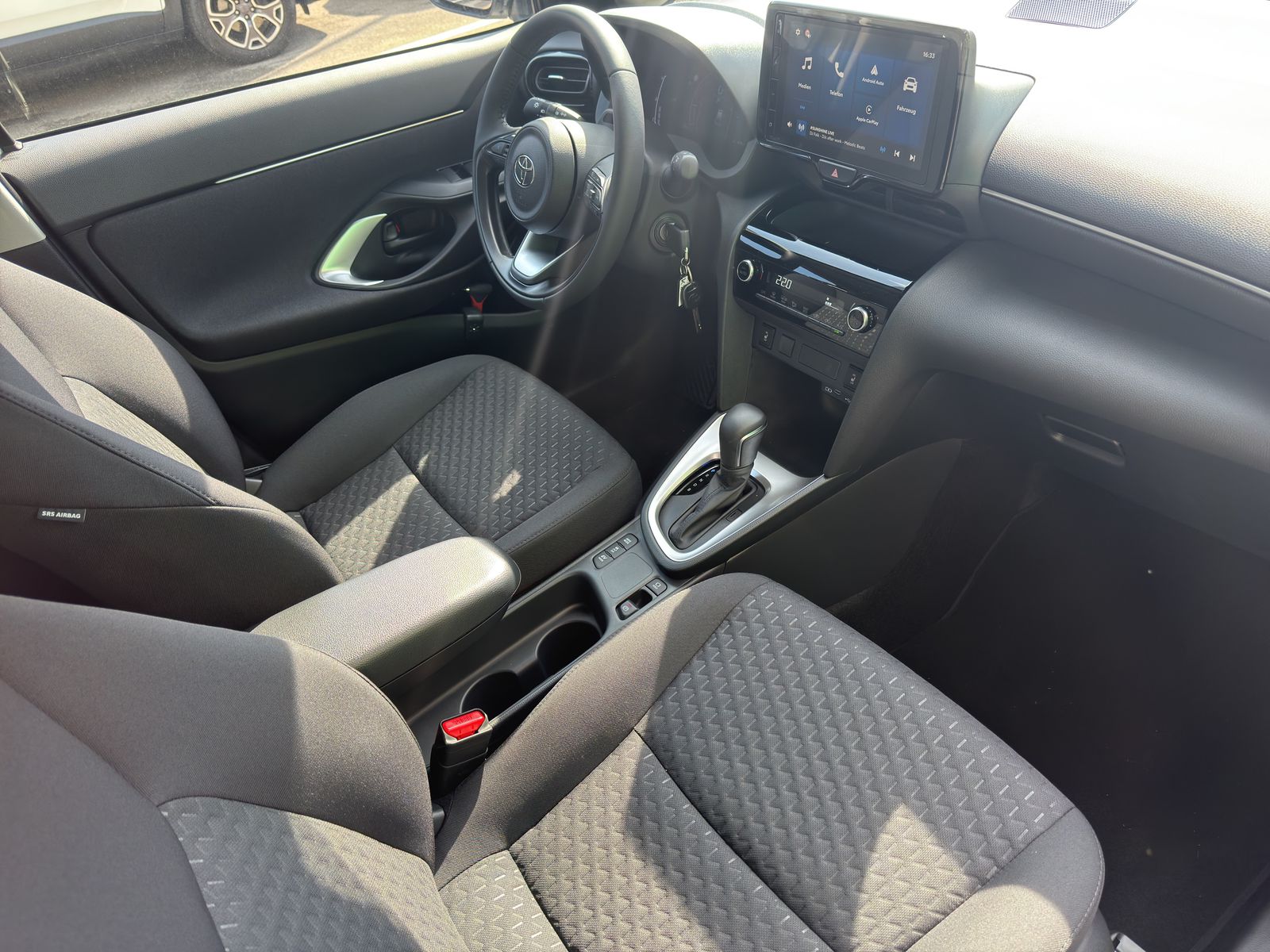 TOYOTA Yaris Cross 1.5 Comfort e-CVT-image-8